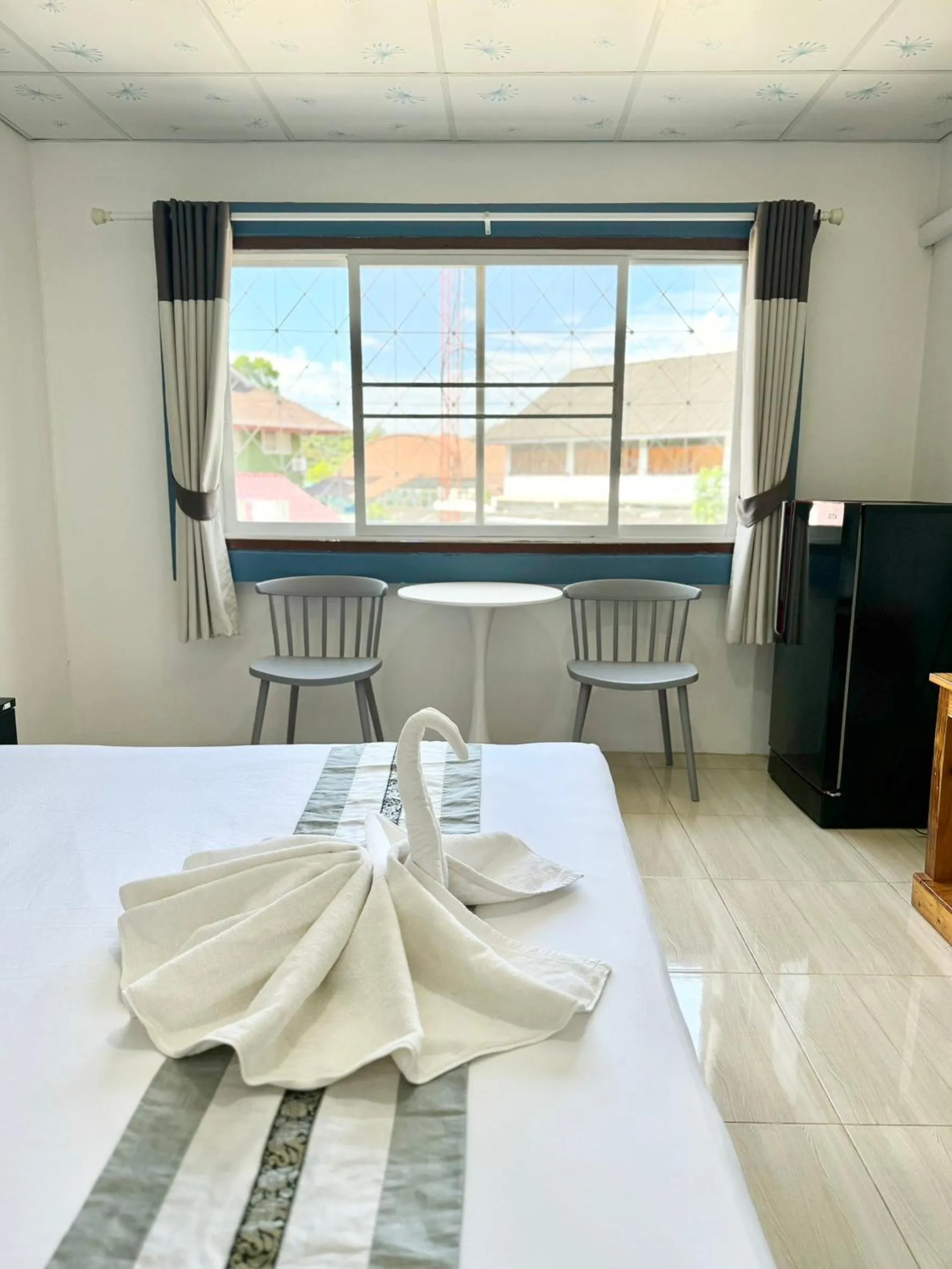 Photo of the whole room, Bed in Diamond de pai