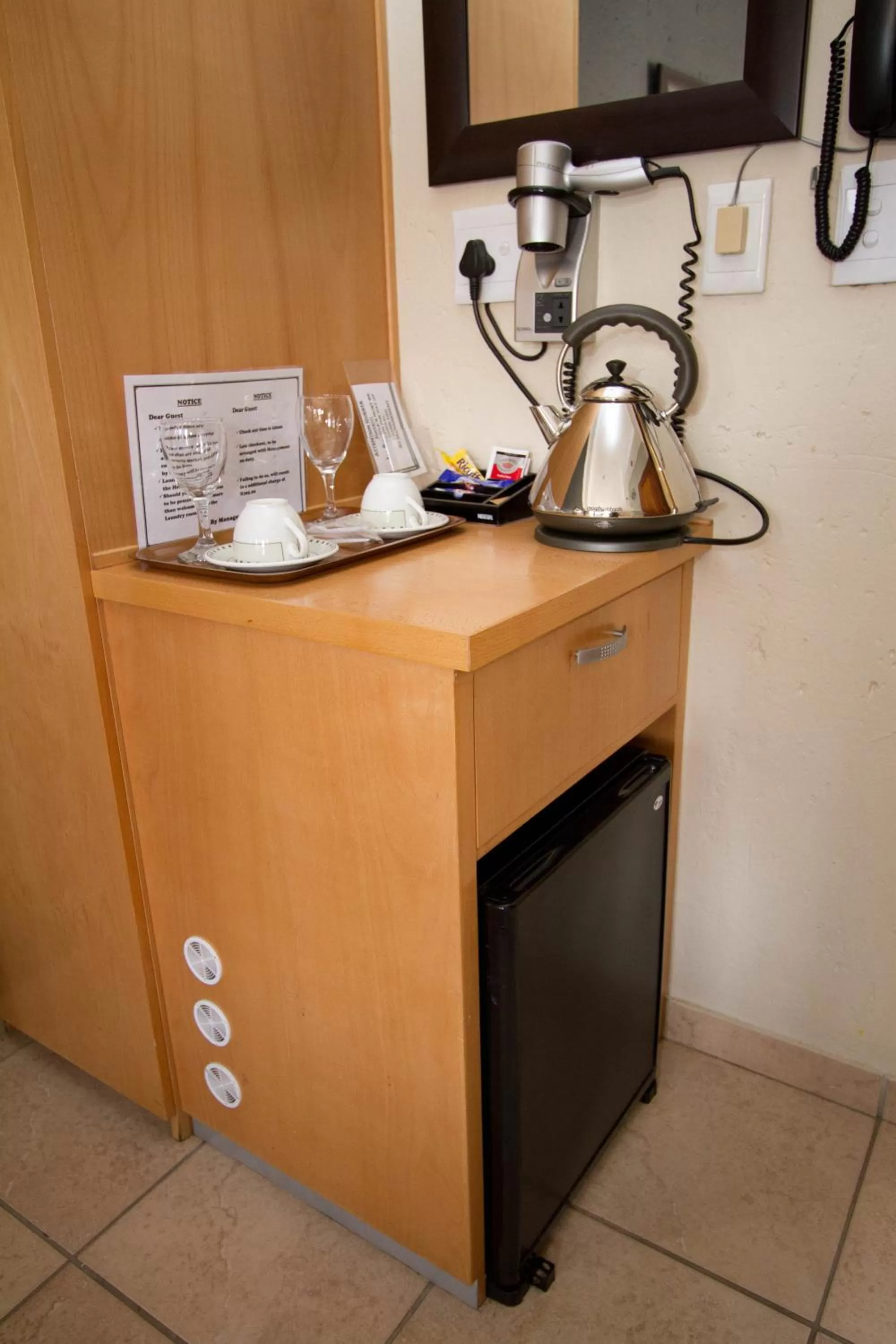 Coffee/tea facilities in Europrime Hotel