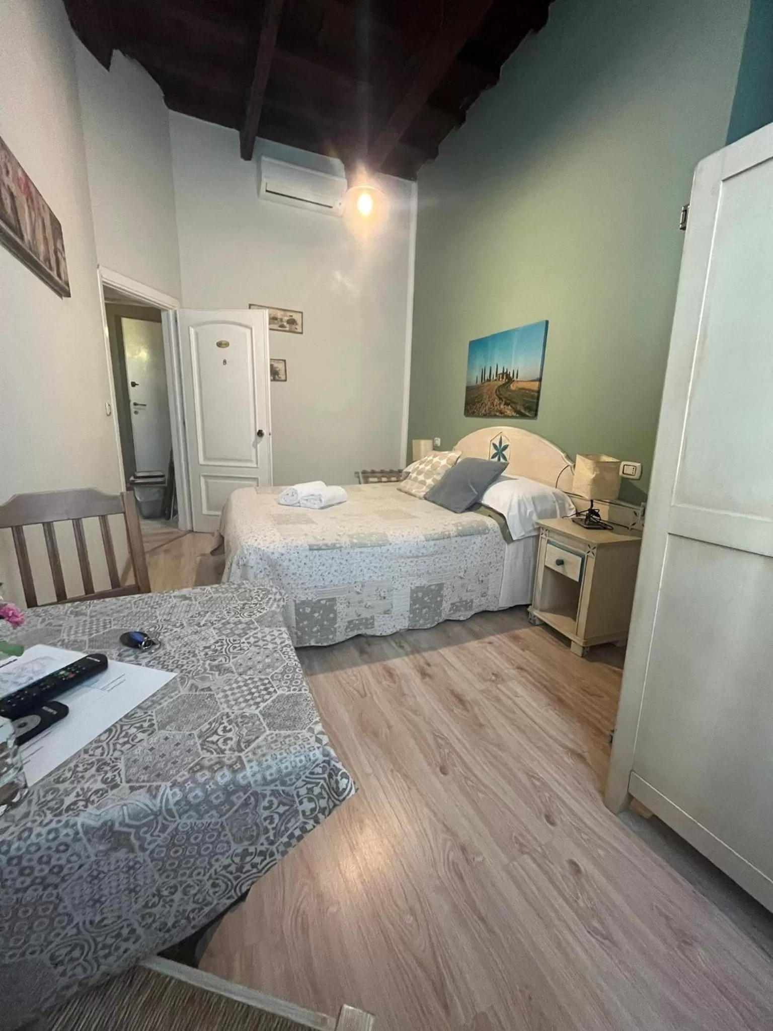 Photo of the whole room, Bed in Cicerone Guest House