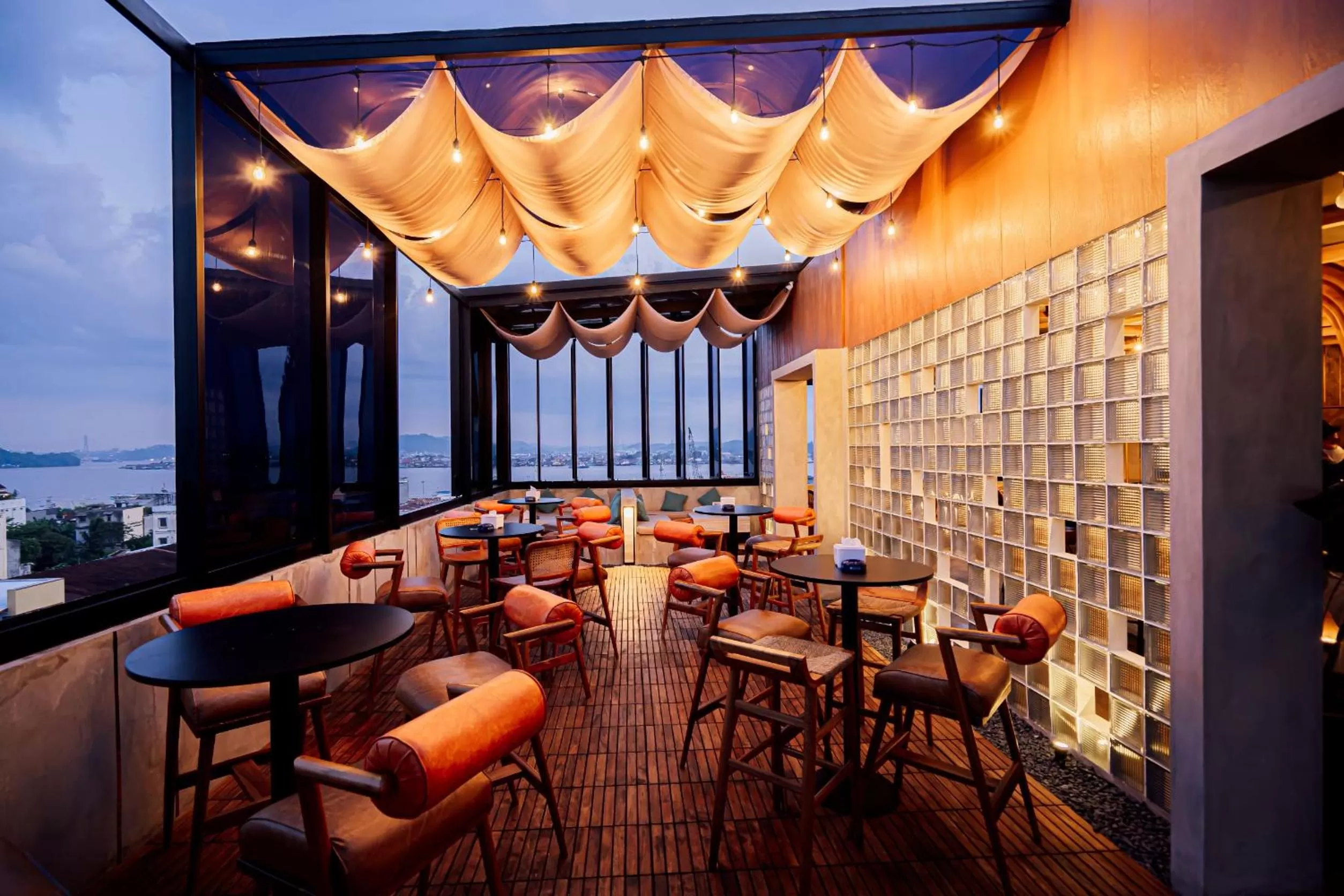 Restaurant/places to eat in Zoom Hotel Mulawarman