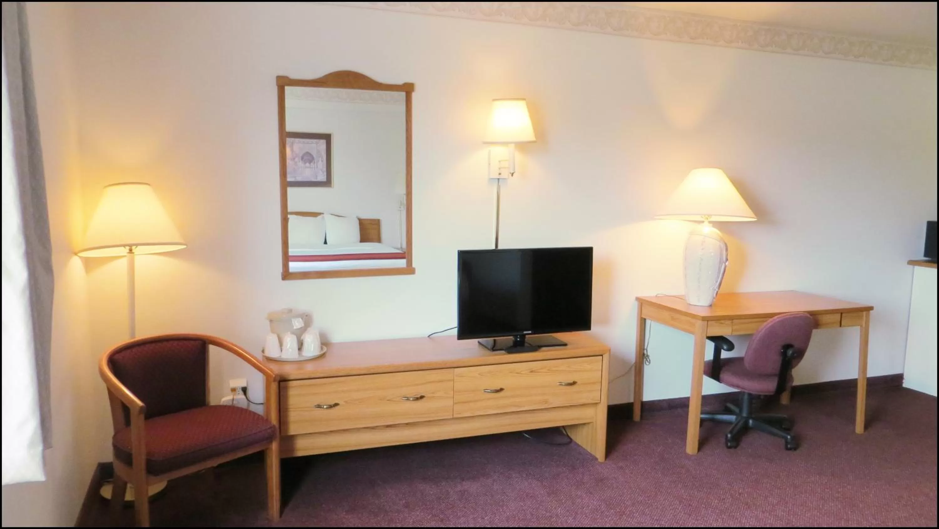 TV and multimedia in Peppermill Empress Inn