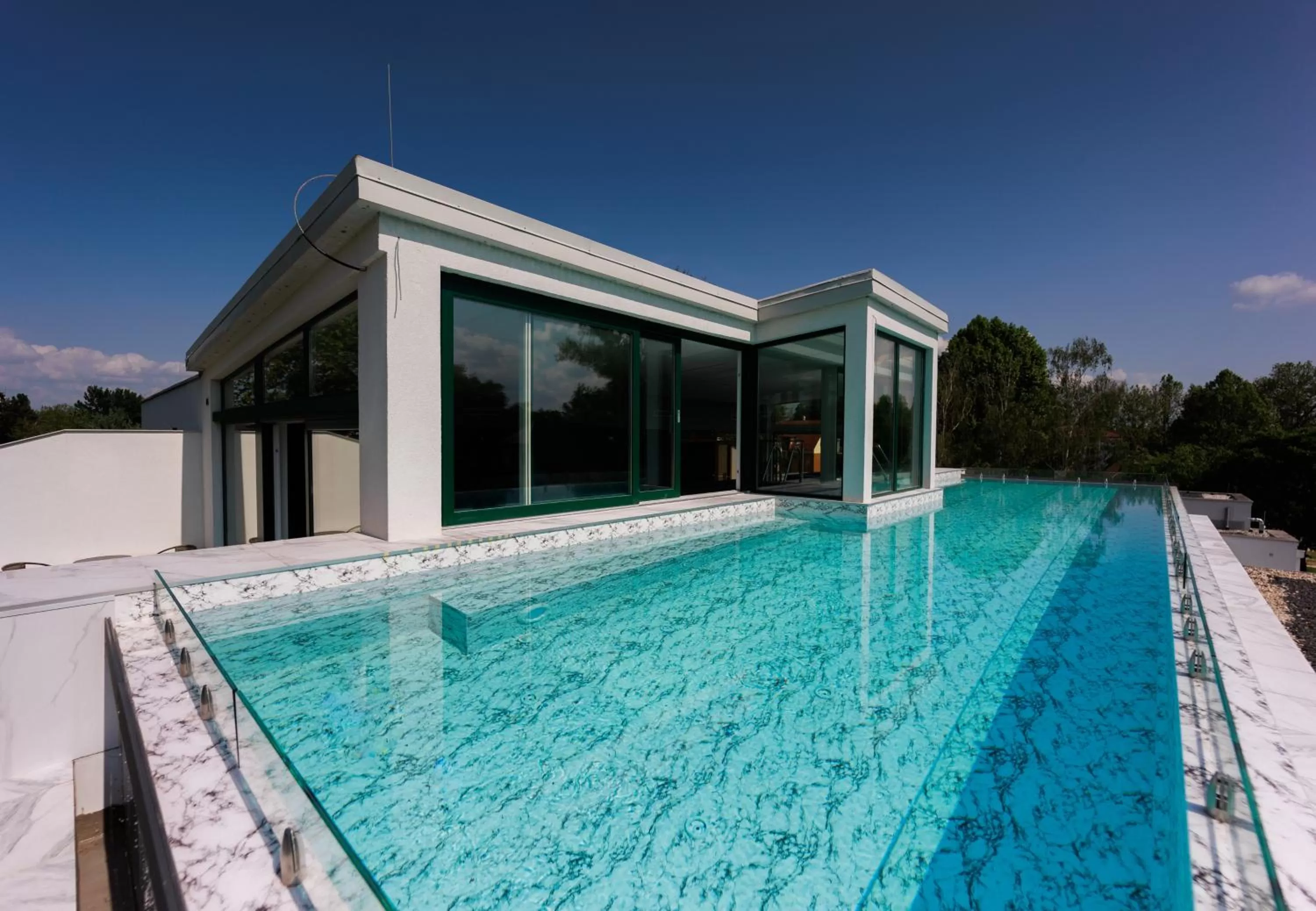 Swimming Pool in Villa Bauhaus Wellness Apart-Hotel