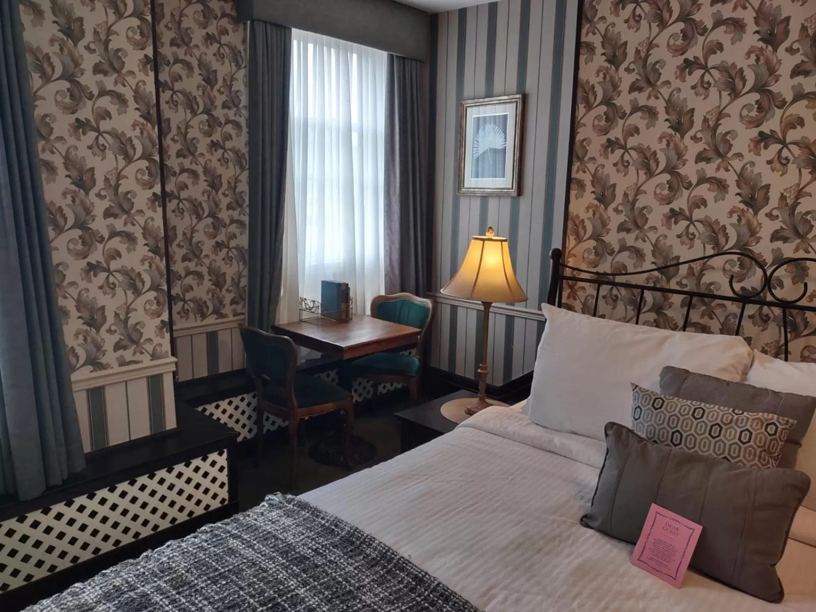 Seating area, Bed in The King George Inn