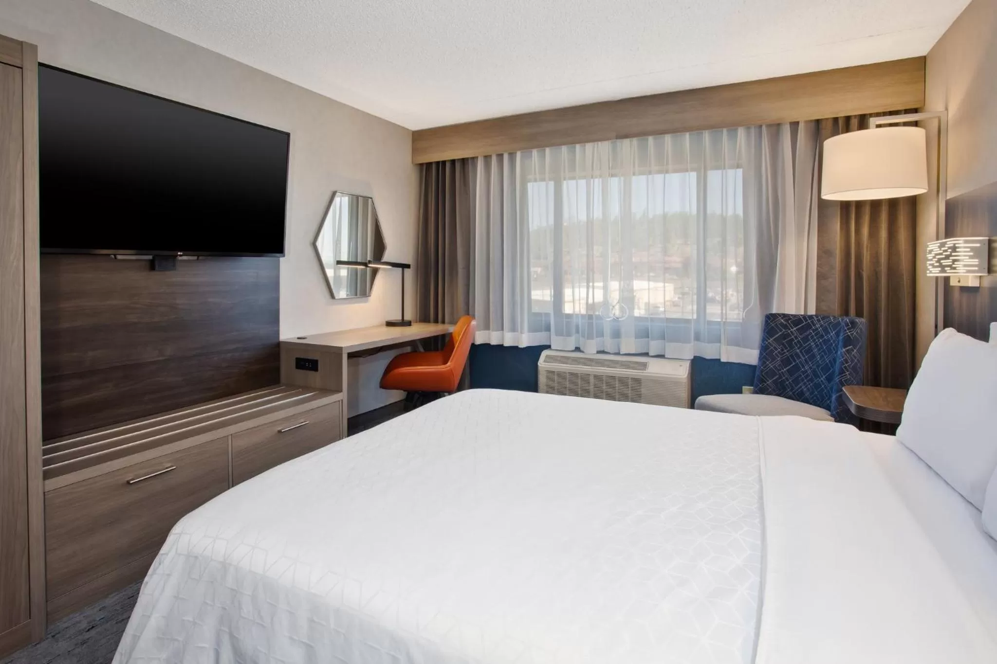 Photo of the whole room, Bed in Holiday Inn Express Flagstaff by IHG