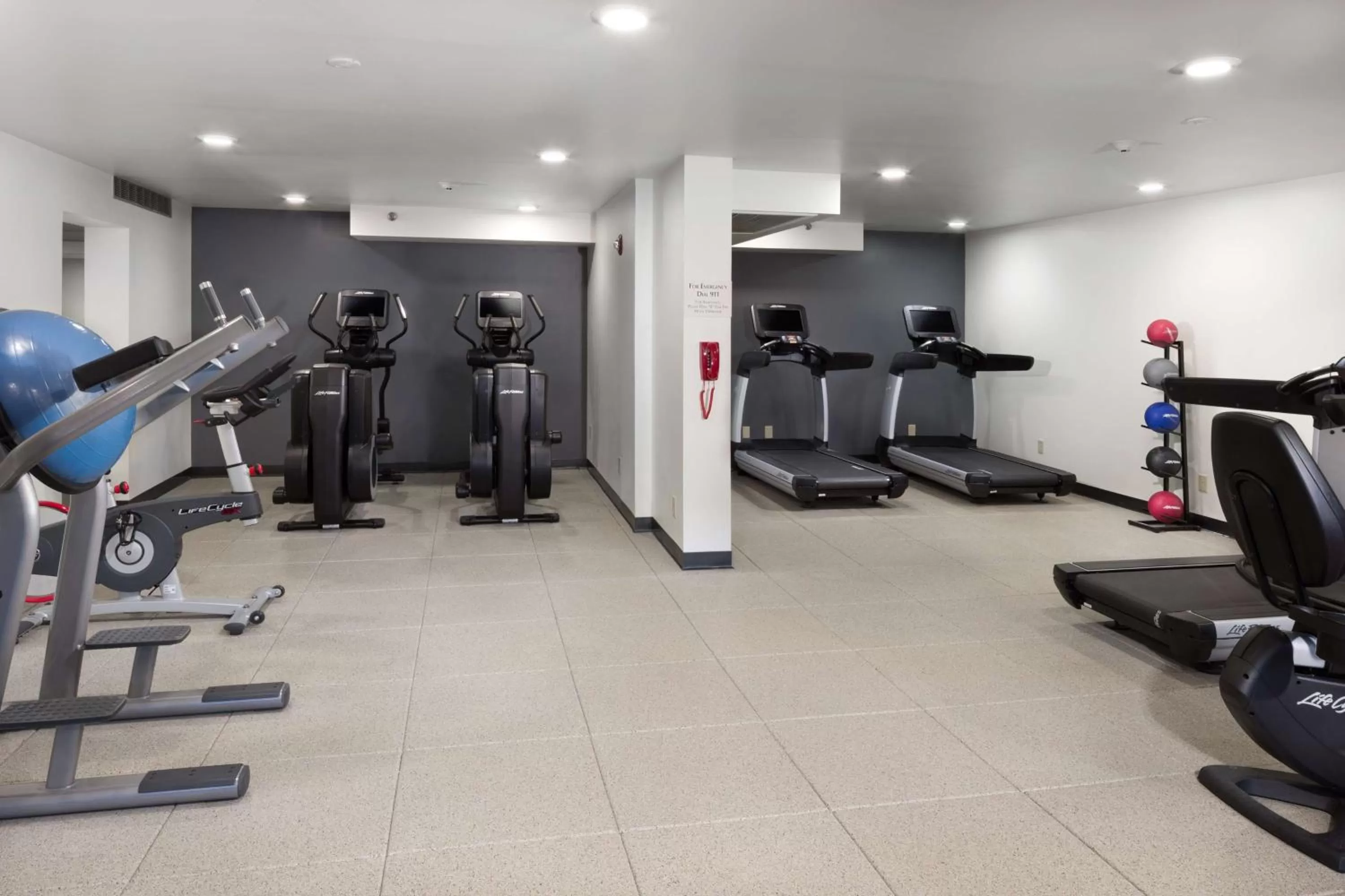 Fitness centre/facilities in DoubleTree by Hilton Lawrence