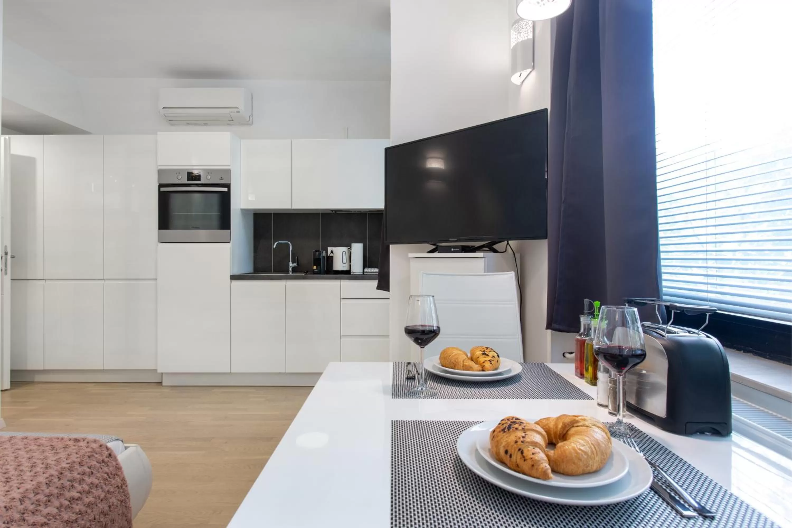 Kitchen or kitchenette, Kitchen/Kitchenette in Urban Style Apartments by Loft