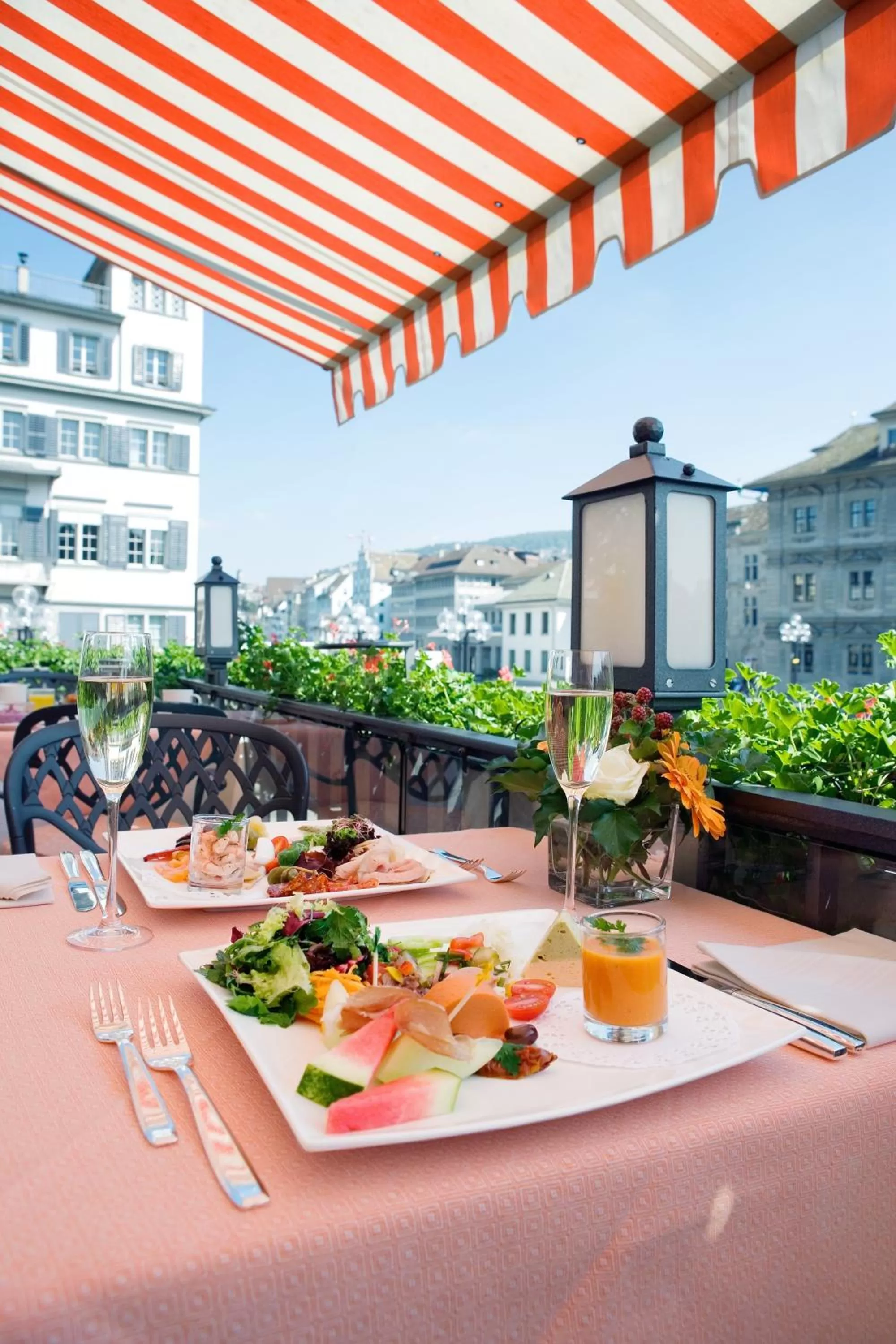 Restaurant/places to eat in Storchen Zürich - Lifestyle Boutique Hotel