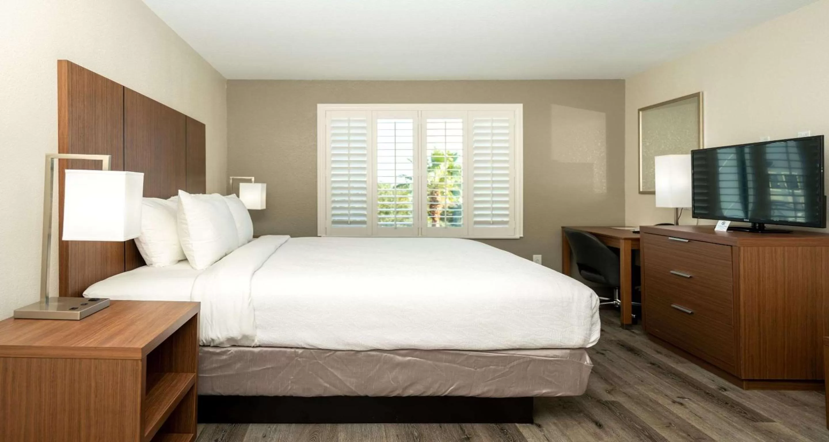 Bed in Best Western Houston Bush IAH Intercontinental Airport Inn