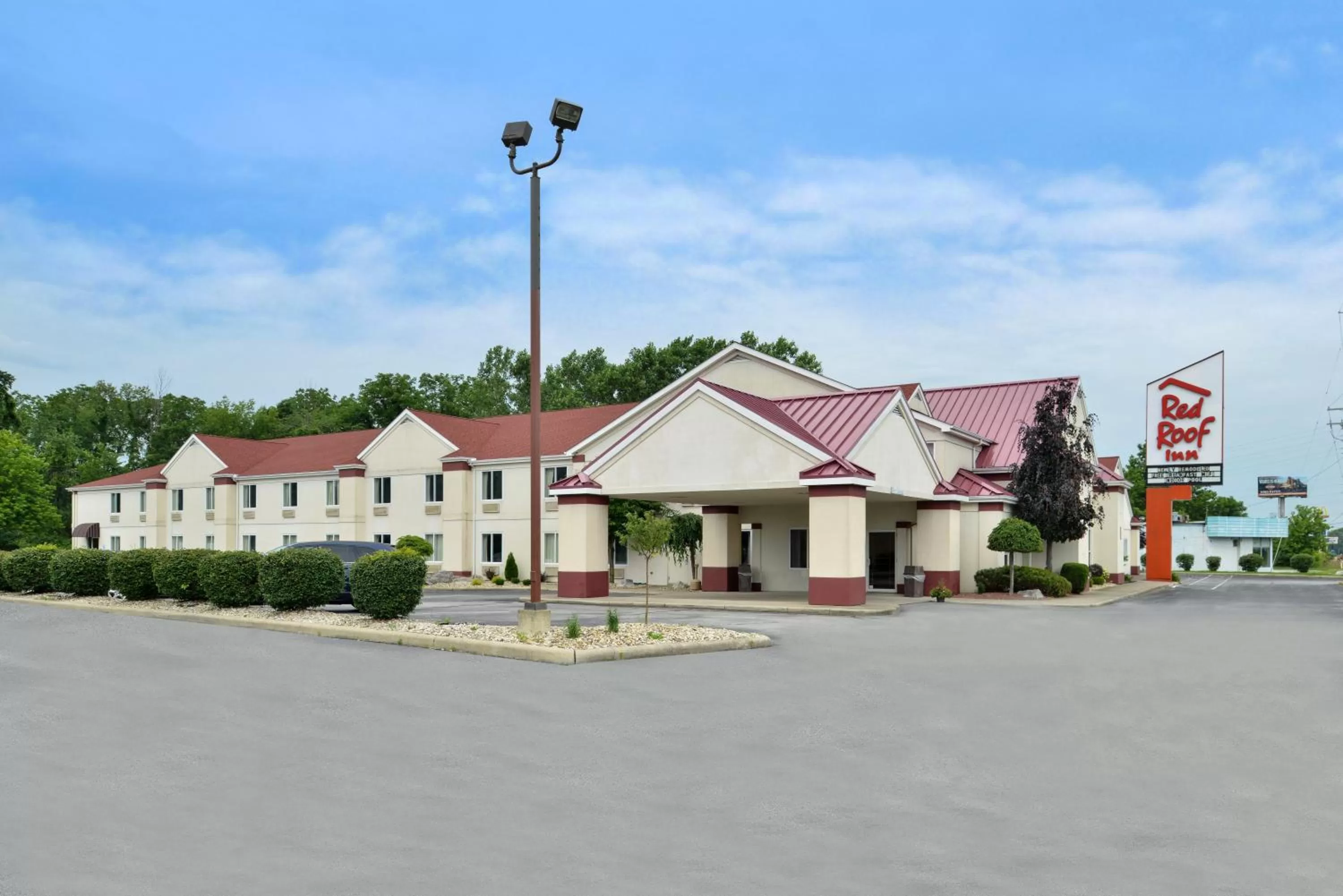 Property building in Red Roof Inn Sandusky - Milan