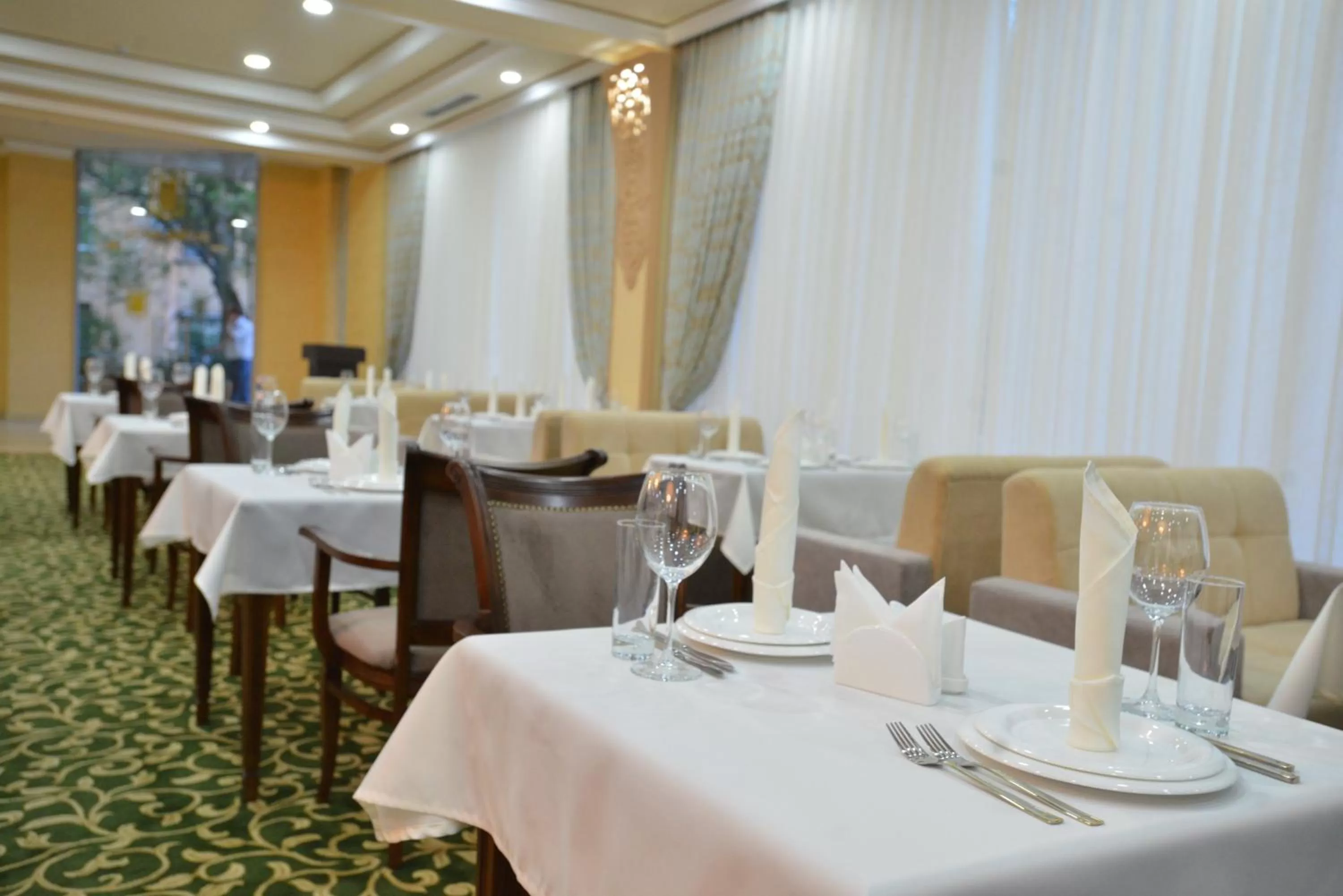 Restaurant/places to eat in Gloria Hotel