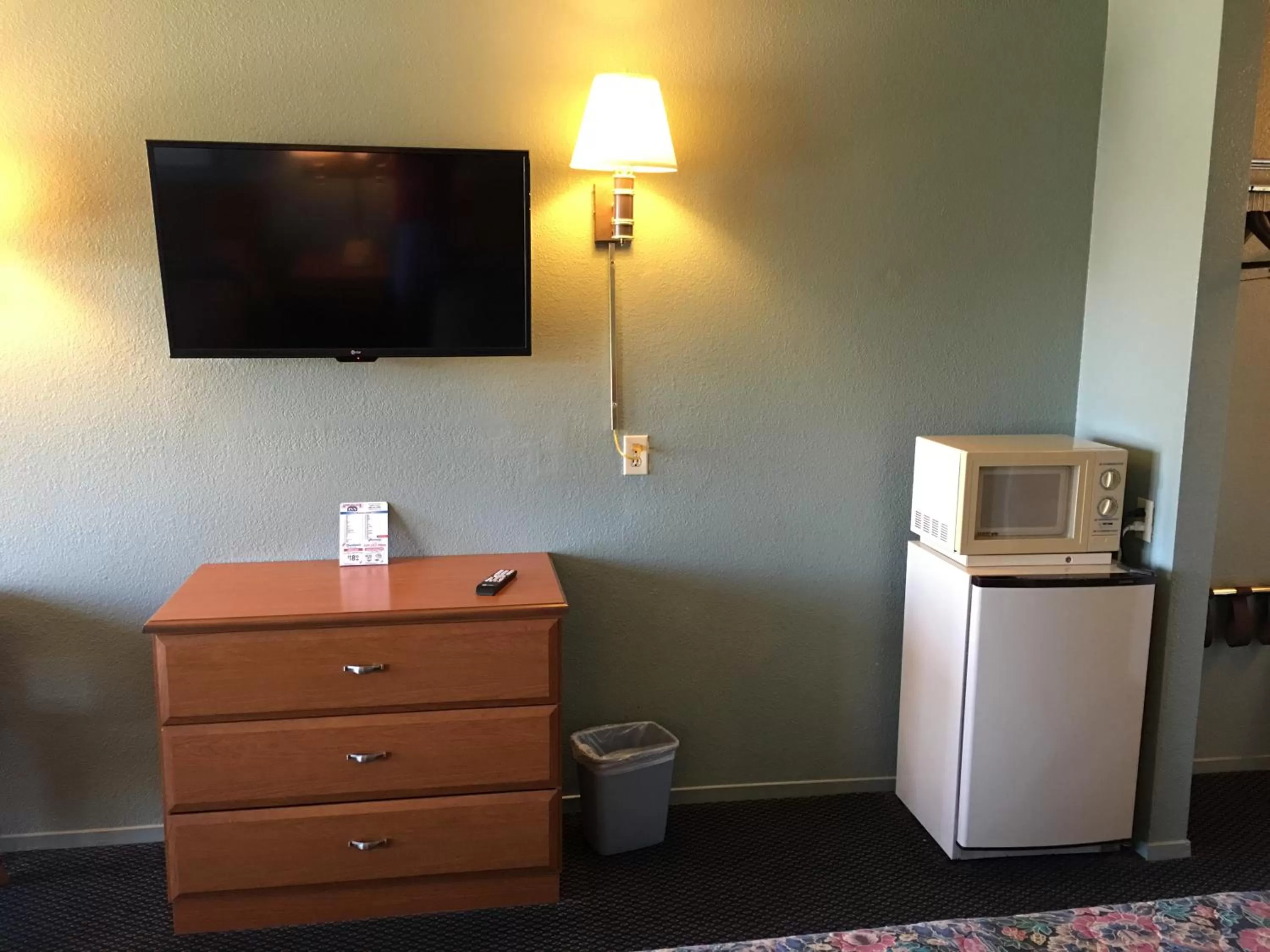 TV and multimedia in Applegate Inn