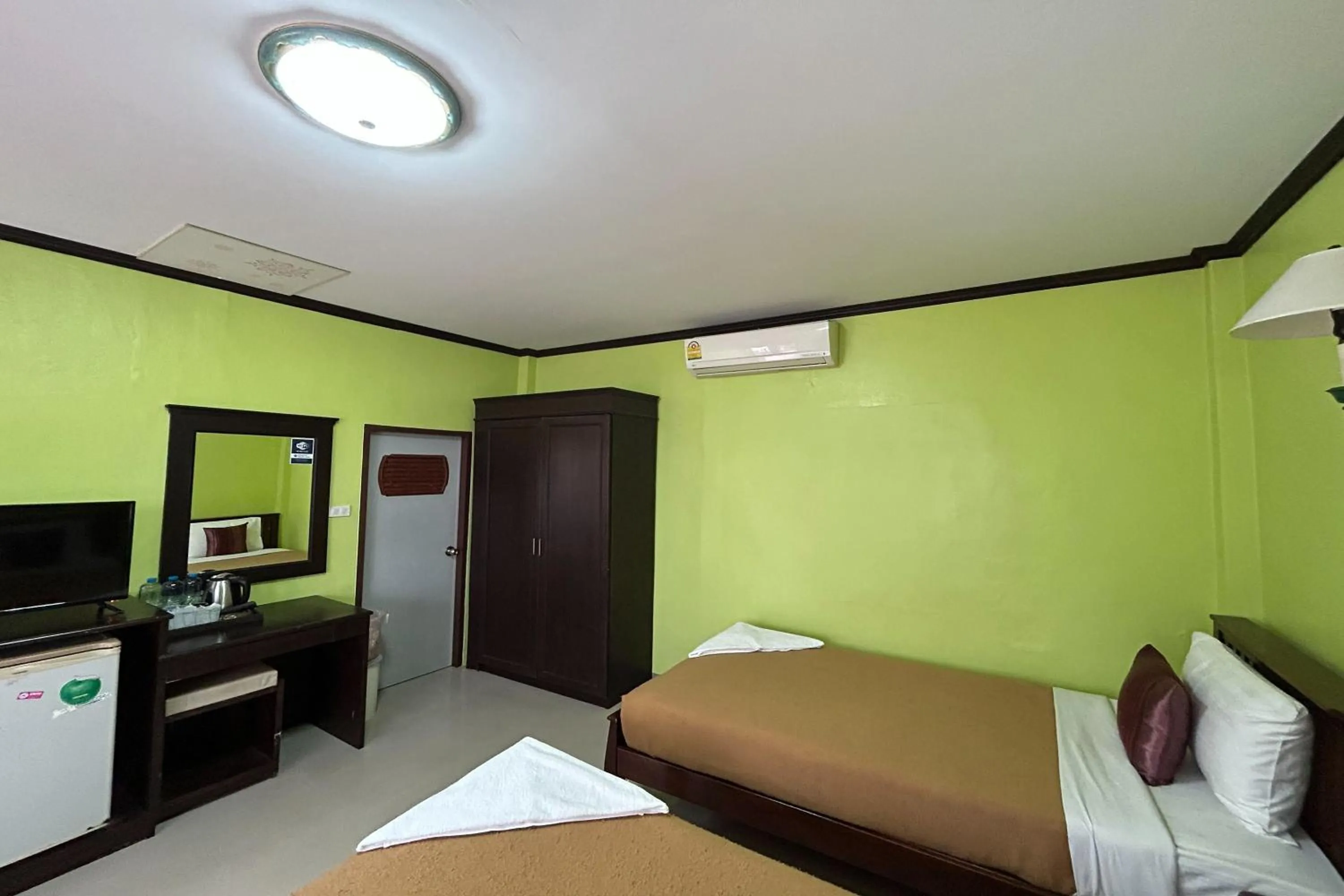 Bedroom, Bed in Me Mee Place & Tour Krabi