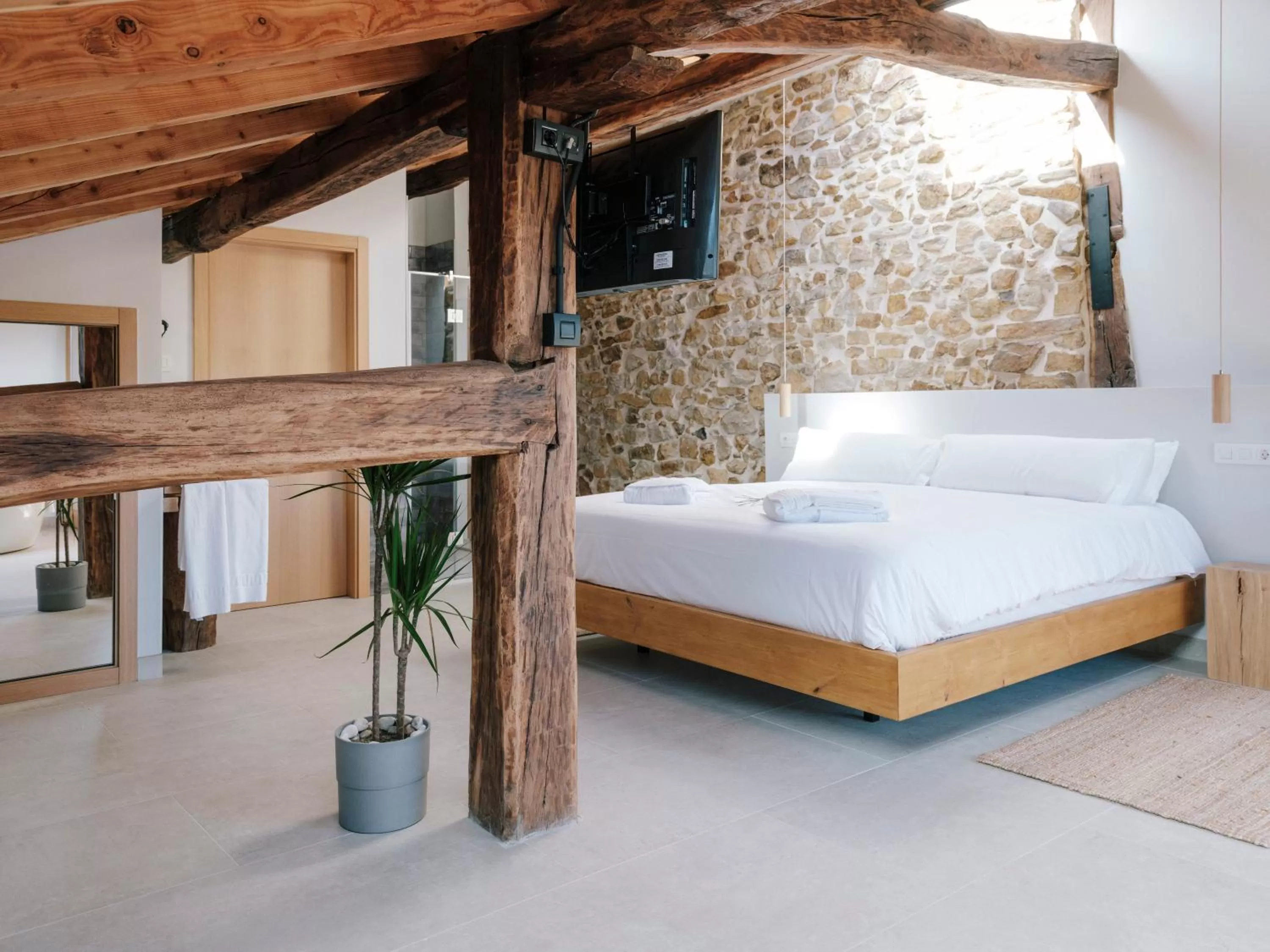 Bed in Hotel Nafarrola - Gastronomy & Wine