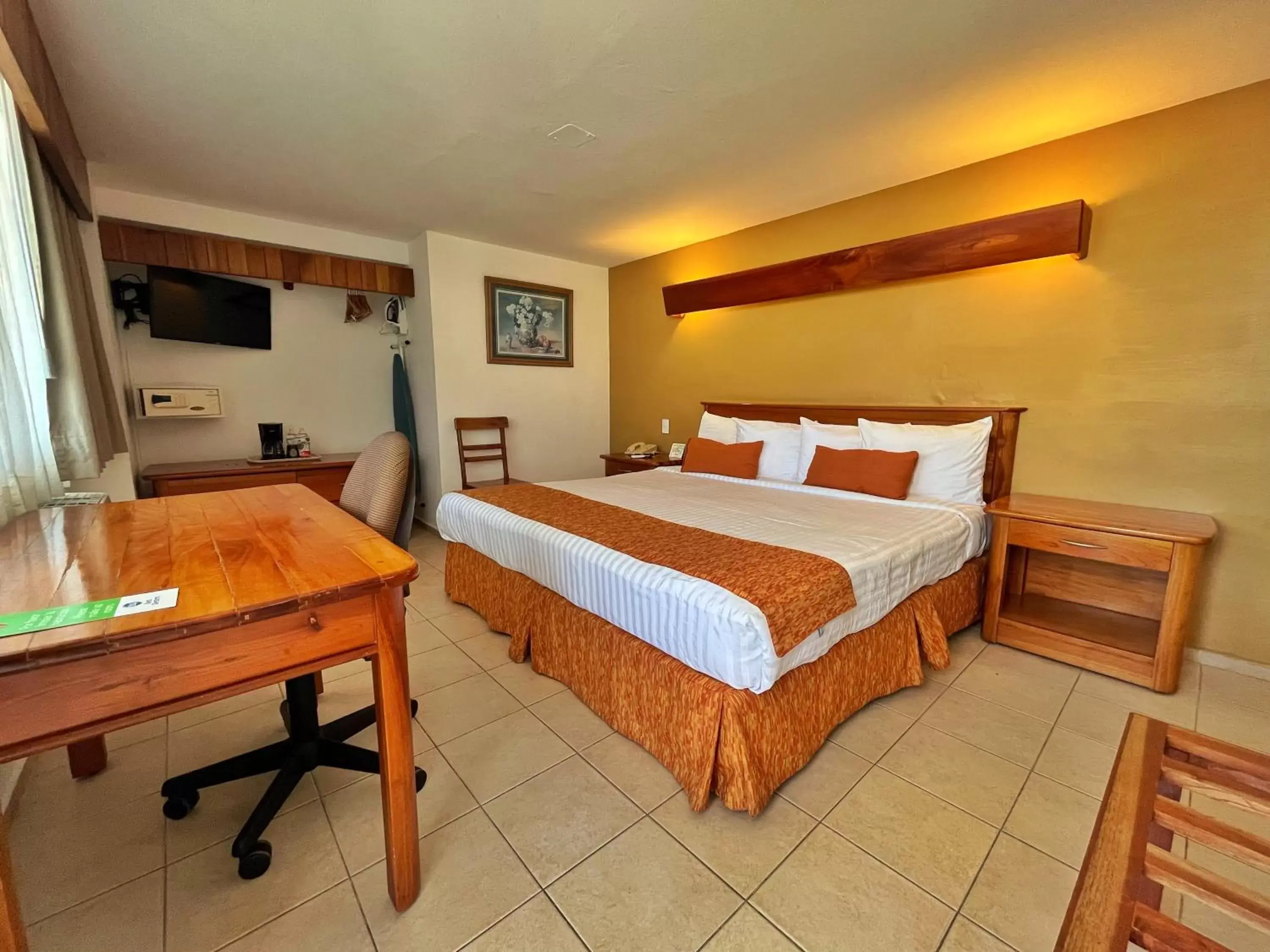 Double Room with King Bed - single occupancy - Non-Smoking in Best Western Riviera Tuxpan Double Room with King Bed - single occupancy - Non-Smoking in Best Western Riviera Tuxpan