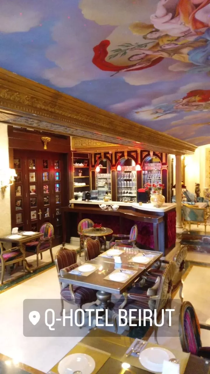 Restaurant/places to eat in Q Hotel