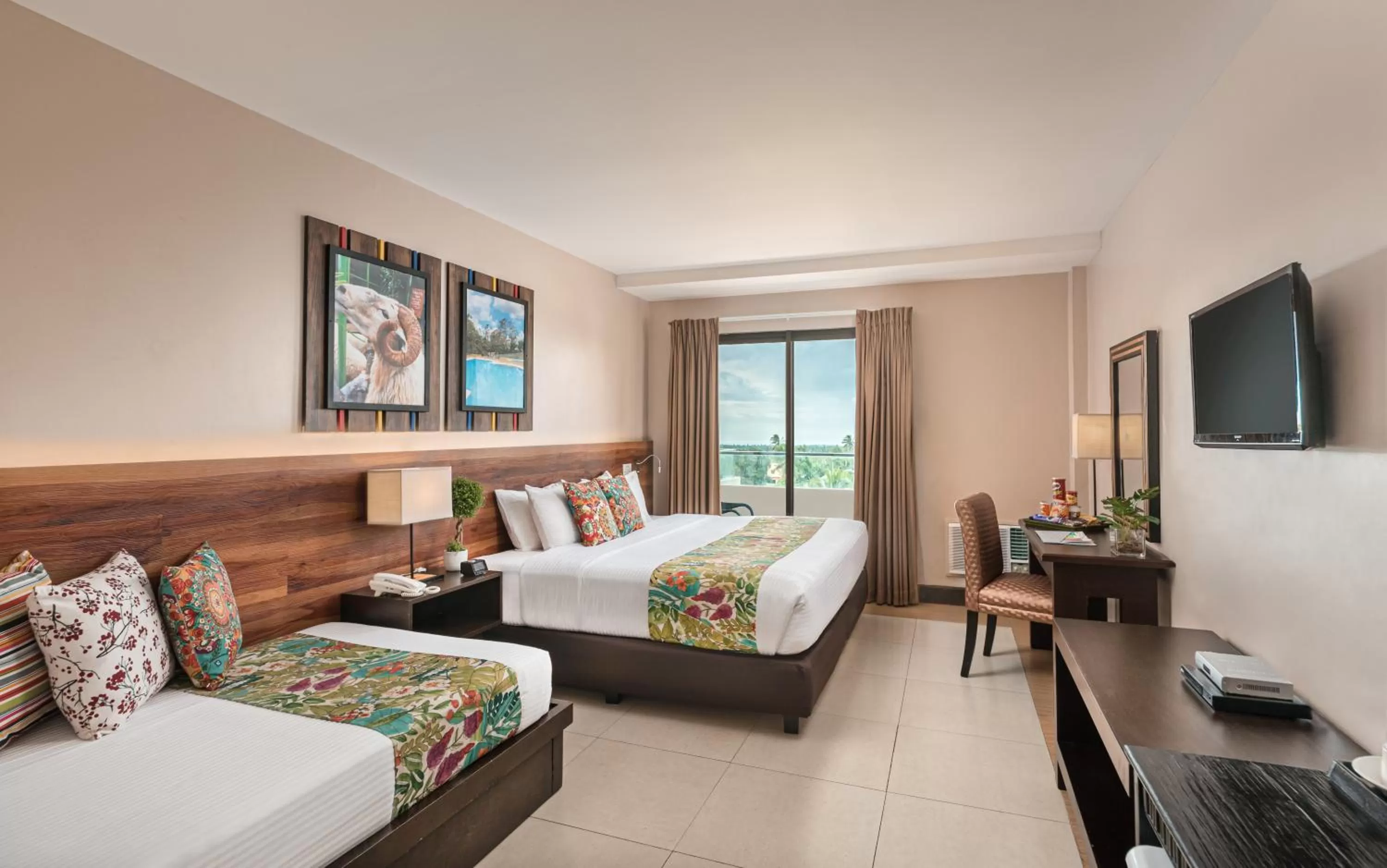 Bedroom, Bed in Hotel Kimberly Tagaytay