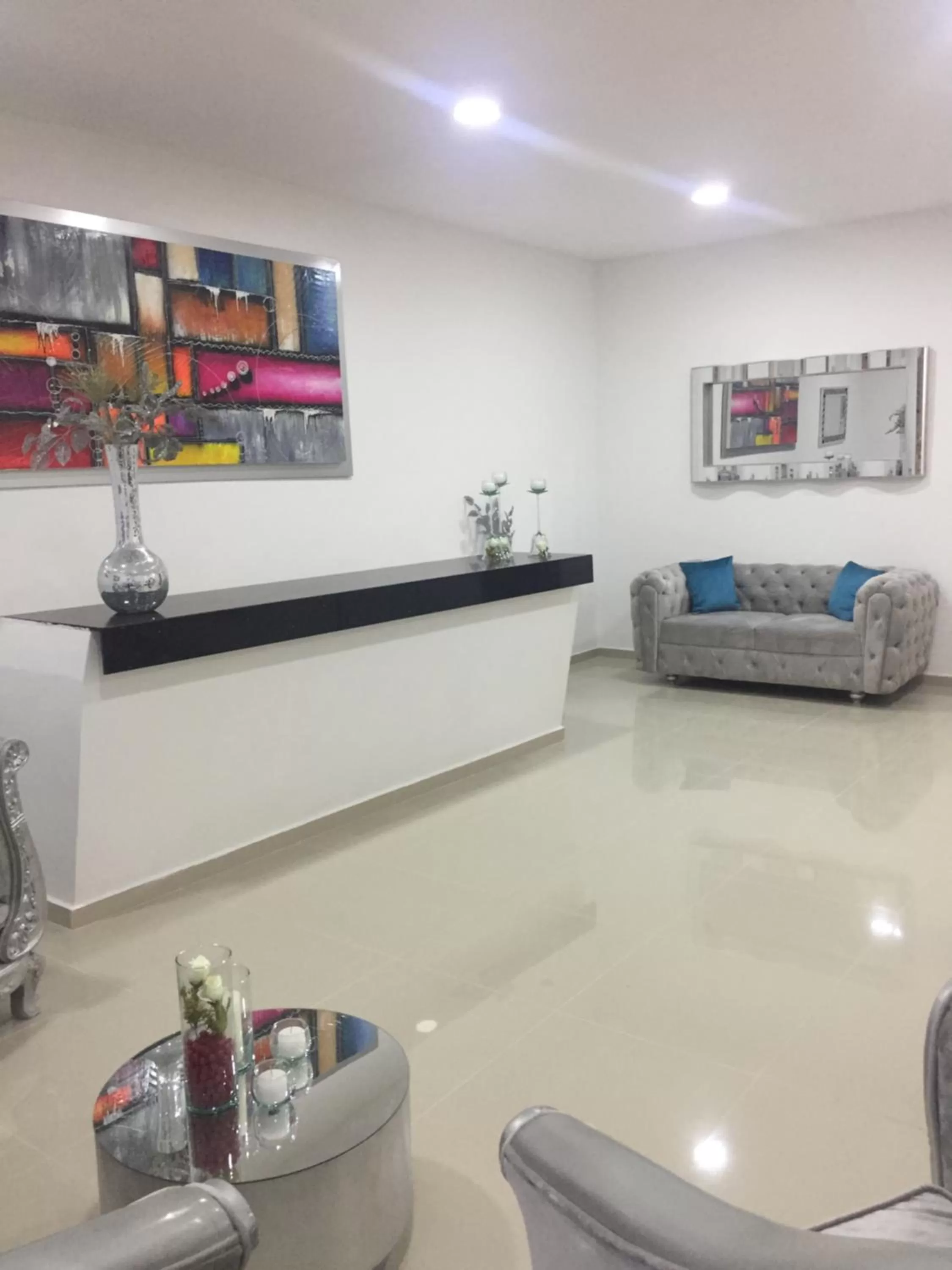 Seating area in Hotel Platinum Barranquilla
