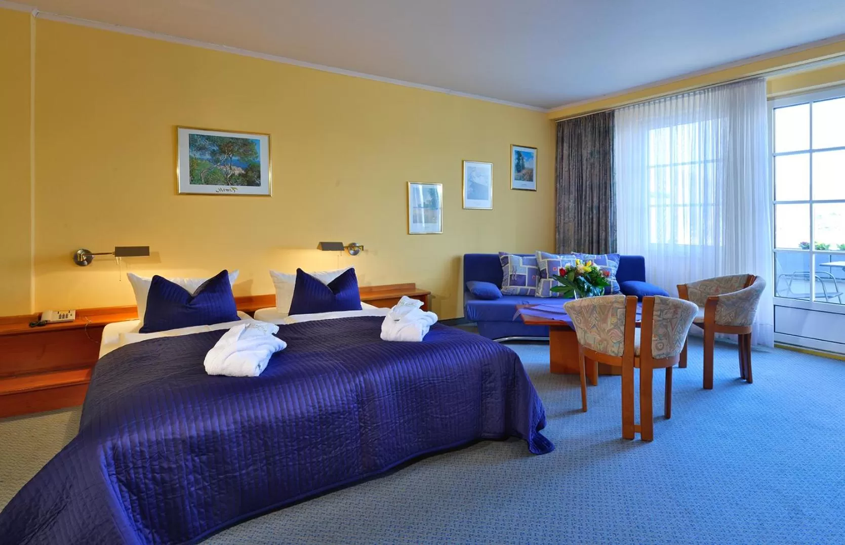 Bed in Rheinhotel Vier Jahreszeiten Bad Breisig