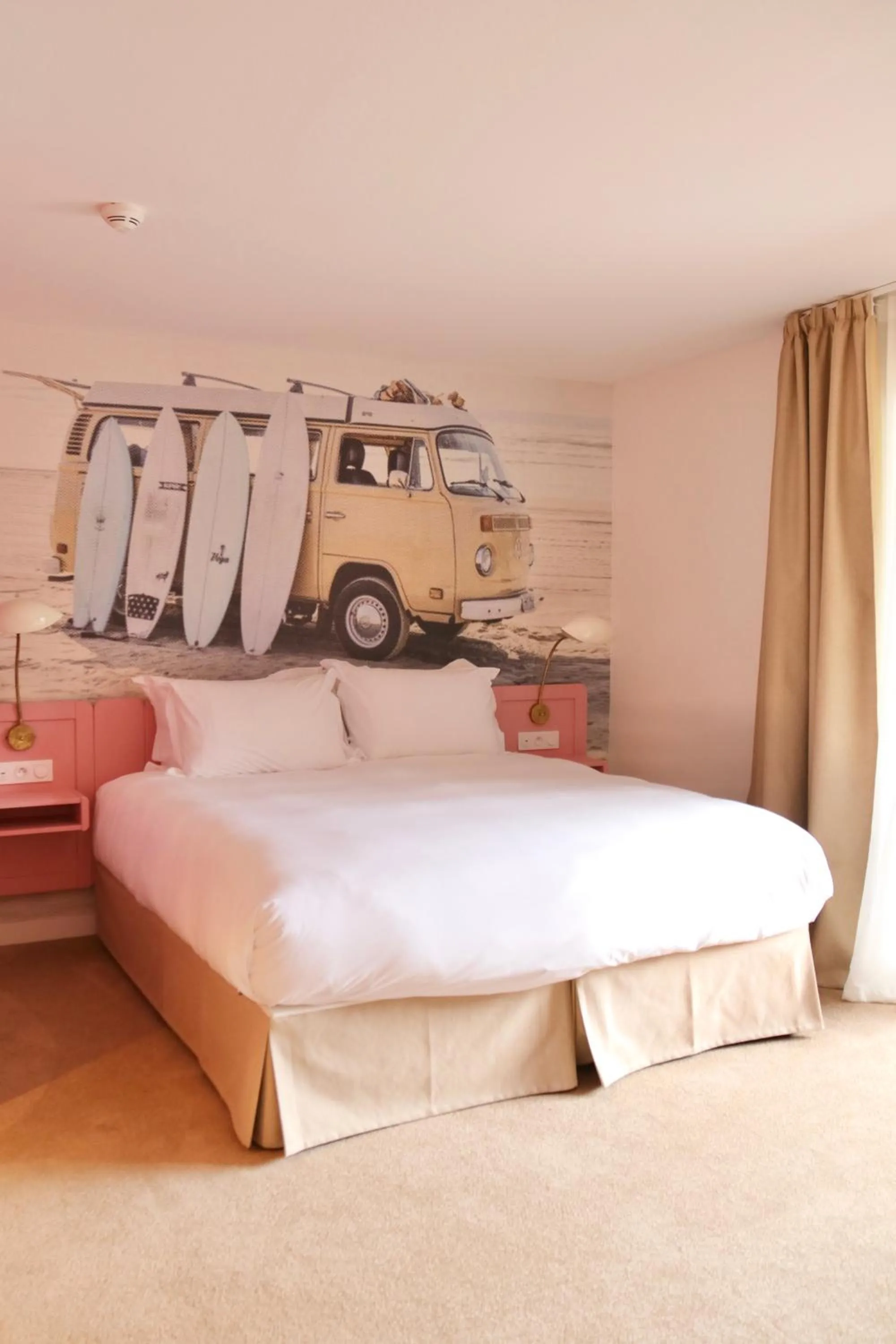 Bed in Hotel Casarose - Cannes Mandelieu