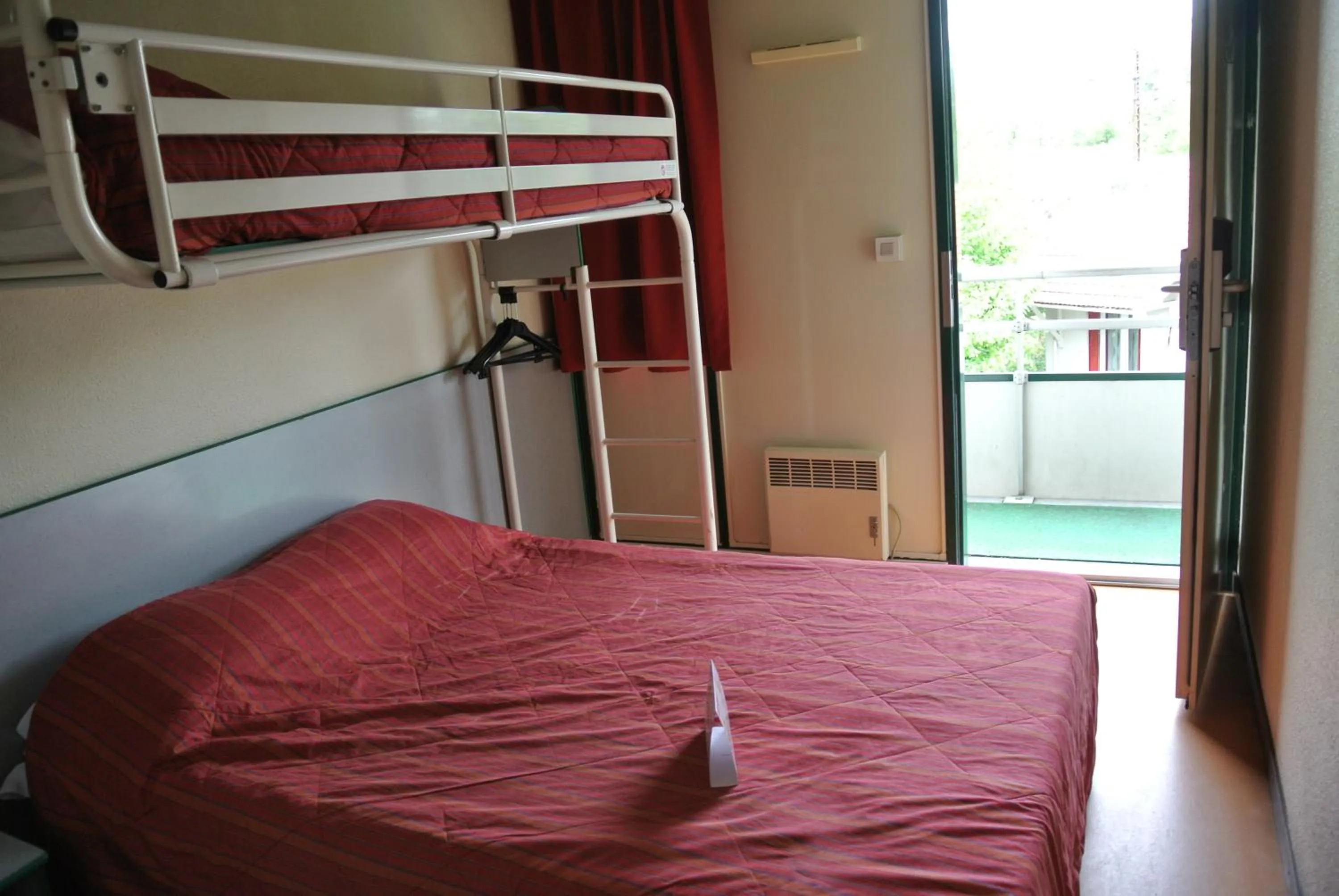 bunk bed, Bed in Premiere Classe Lyon Sud - Chasse Sur Rhône