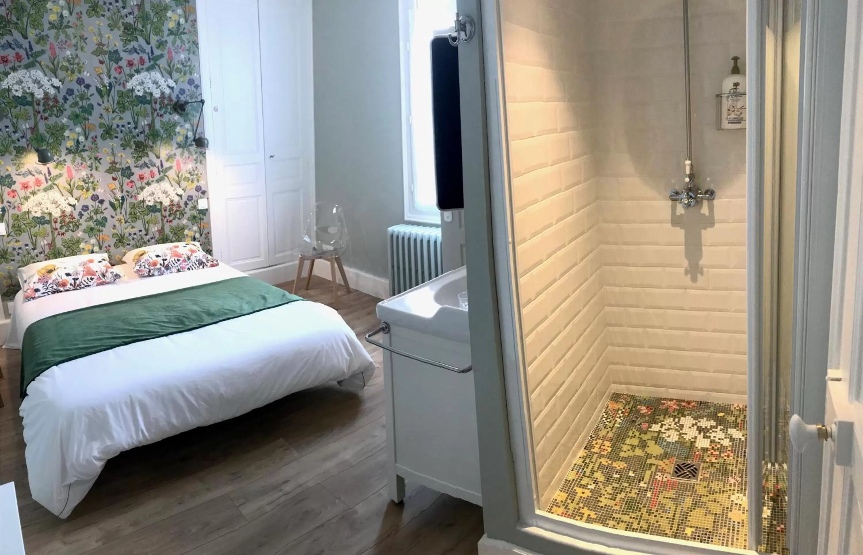 Photo of the whole room, Bed in La Lambertine & Spa