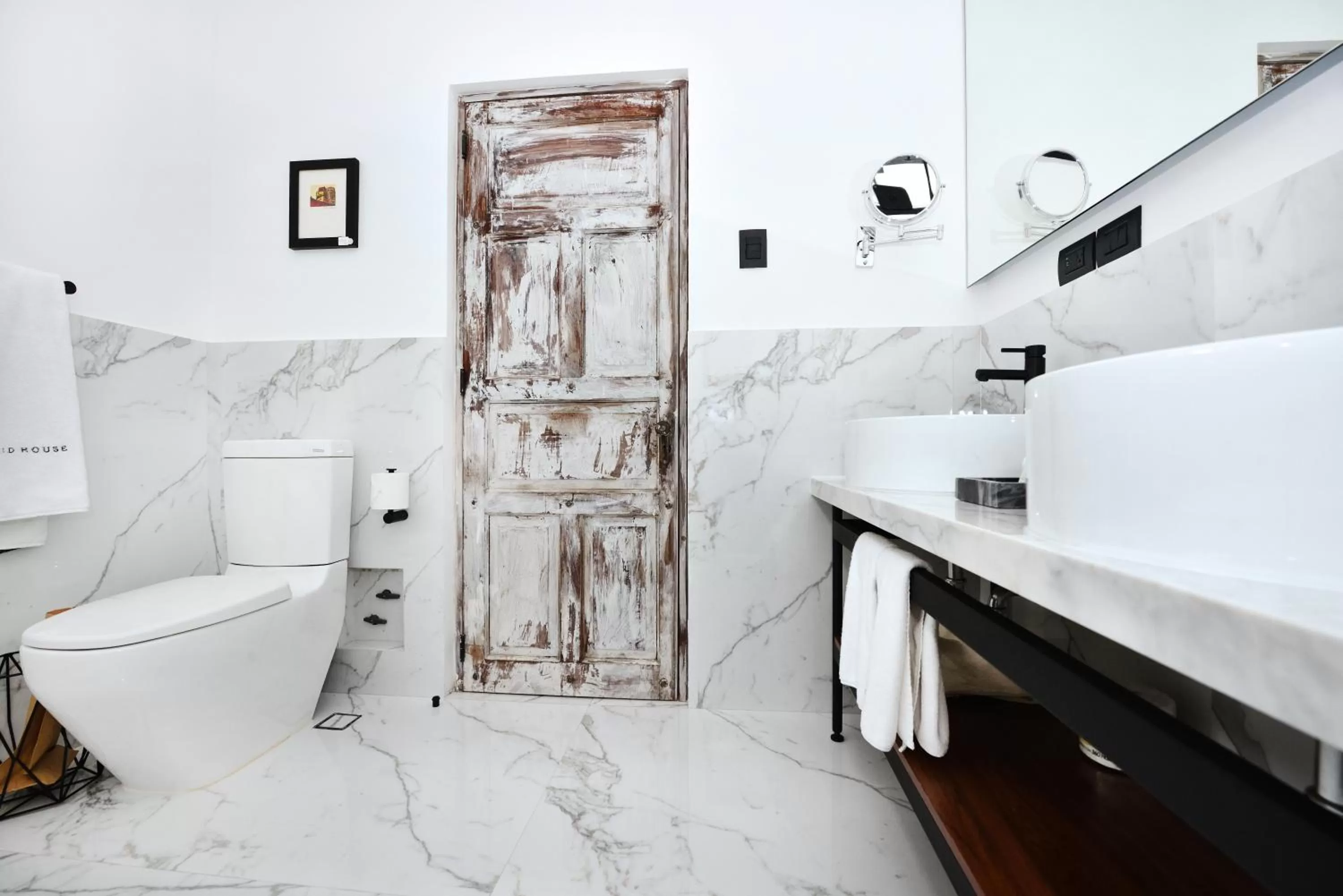 Toilet in Orchid House Mexico City