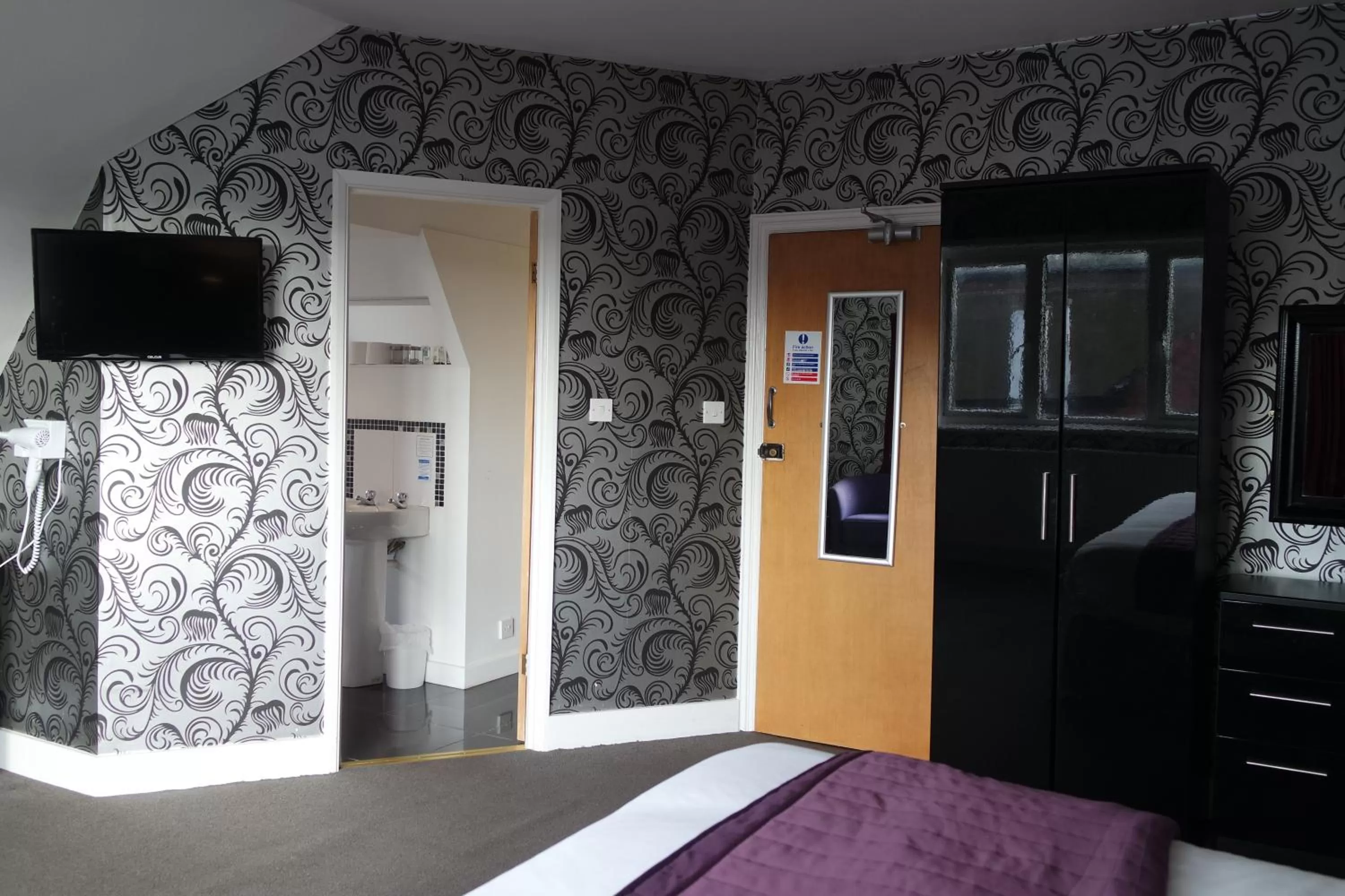 Bedroom in Gable End Hotel