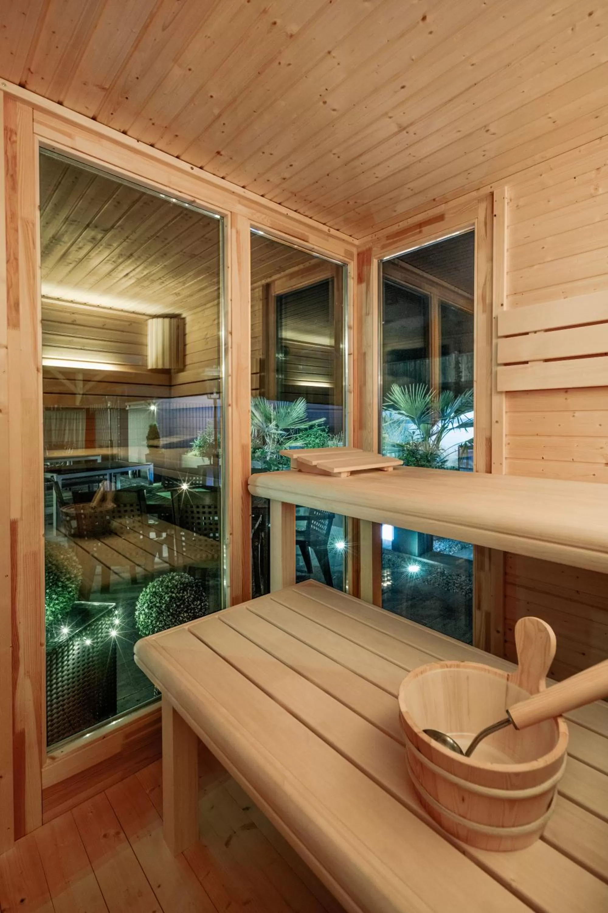 Swimming pool in Hotel Park Cafe Reichl