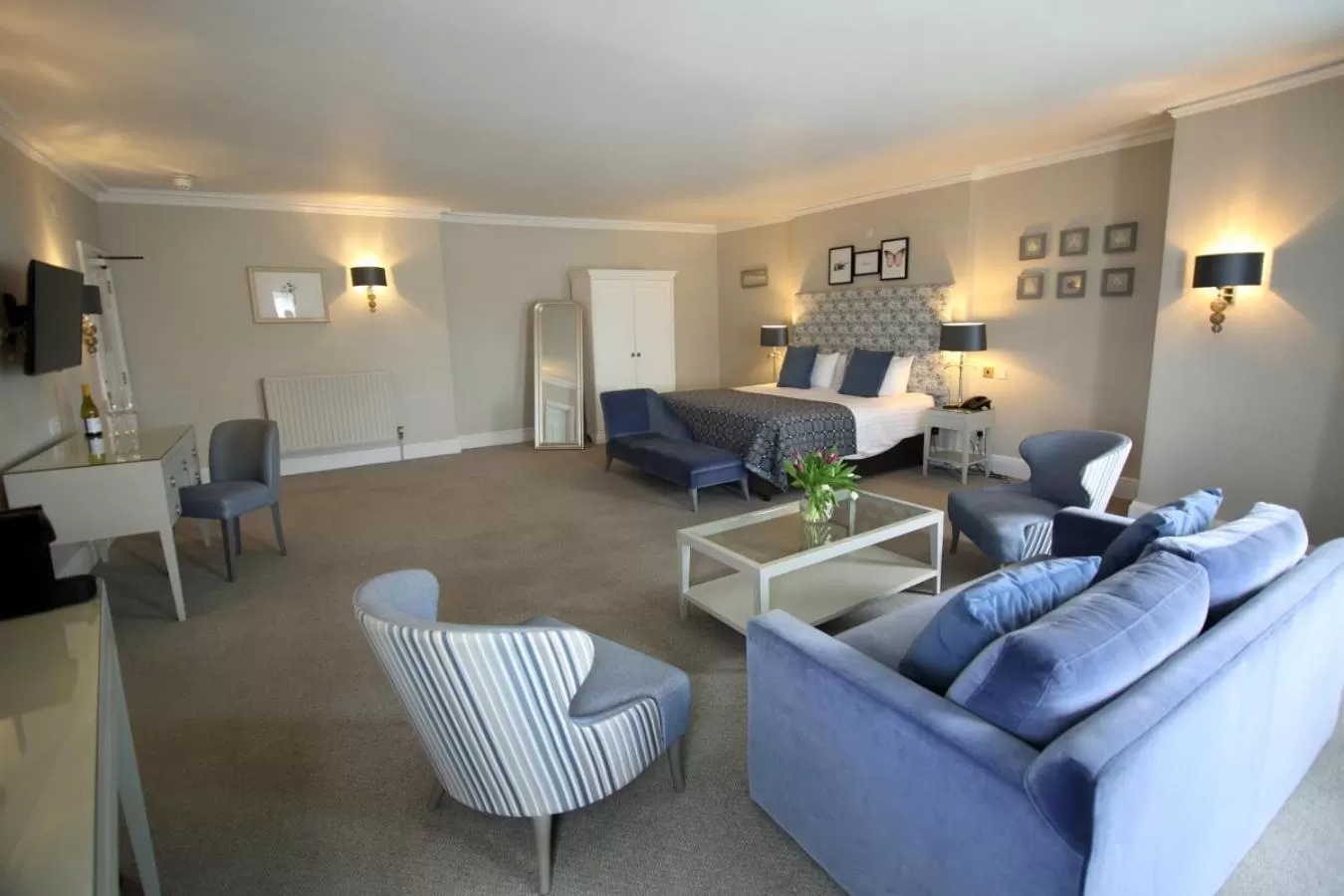 Photo of the whole room in Mercure Gloucester Bowden Hall Hotel