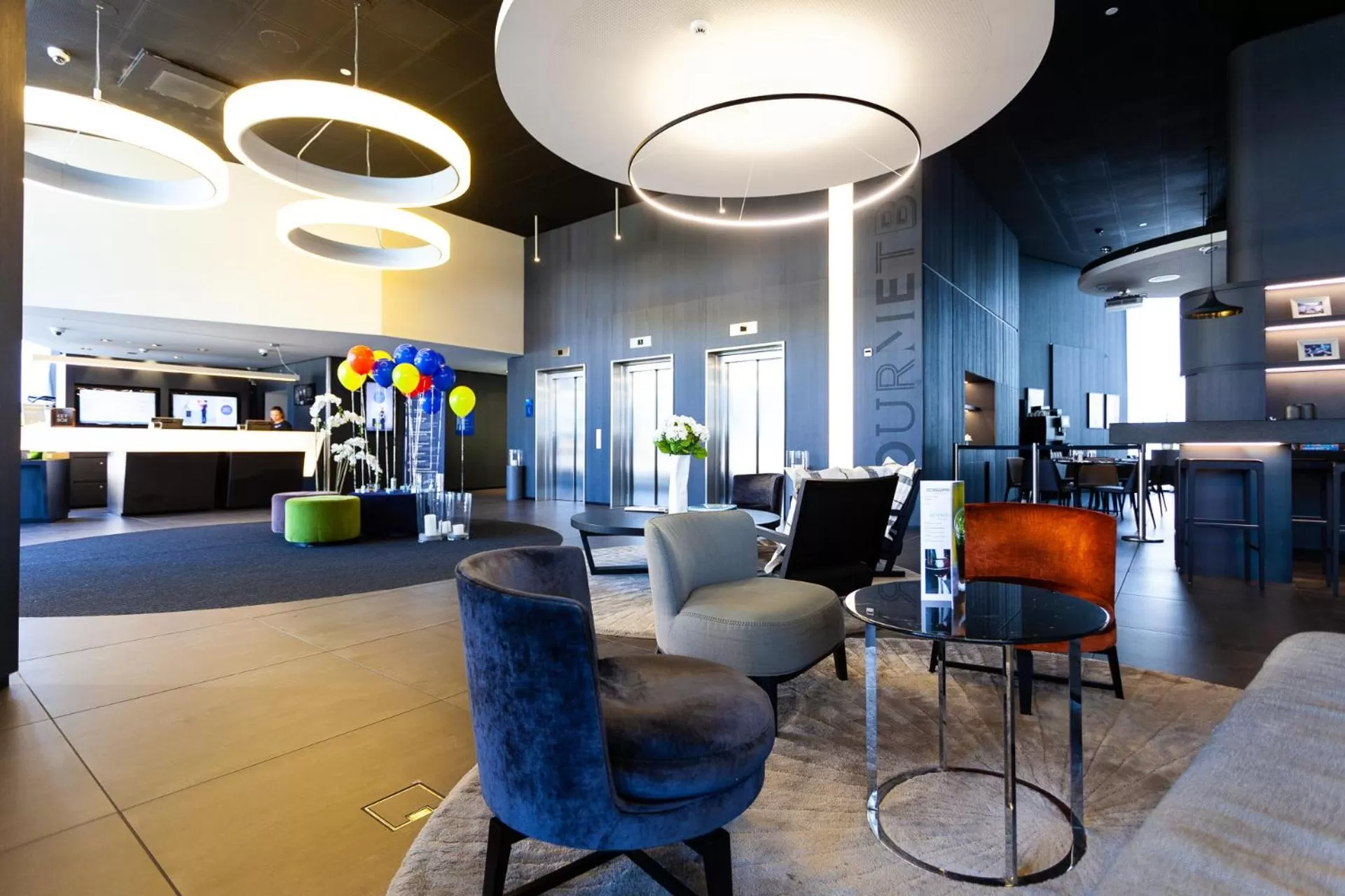 Lobby or reception in Novotel Basel City