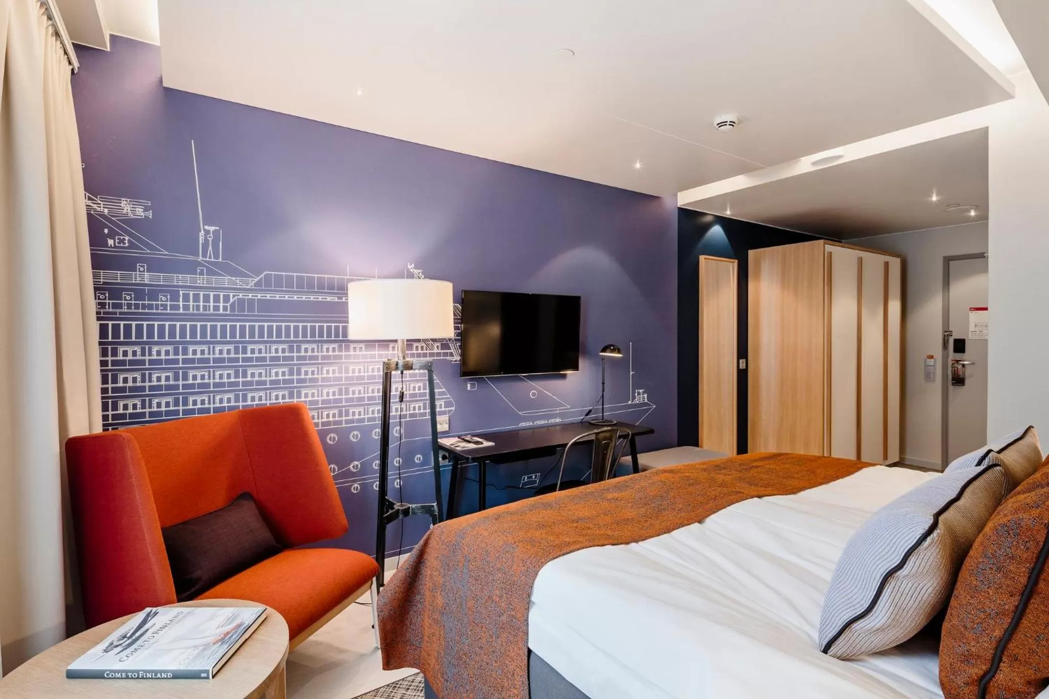 Photo of the whole room, Bed in Hotel Indigo Helsinki-Boulevard by IHG