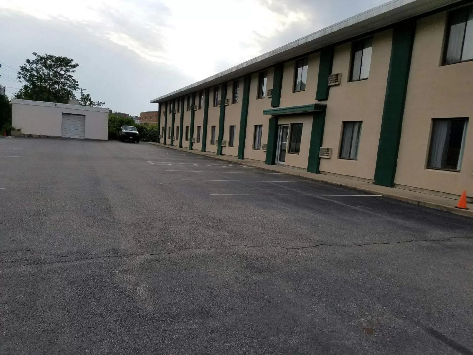 Property building in Woonsocket Motor Inn