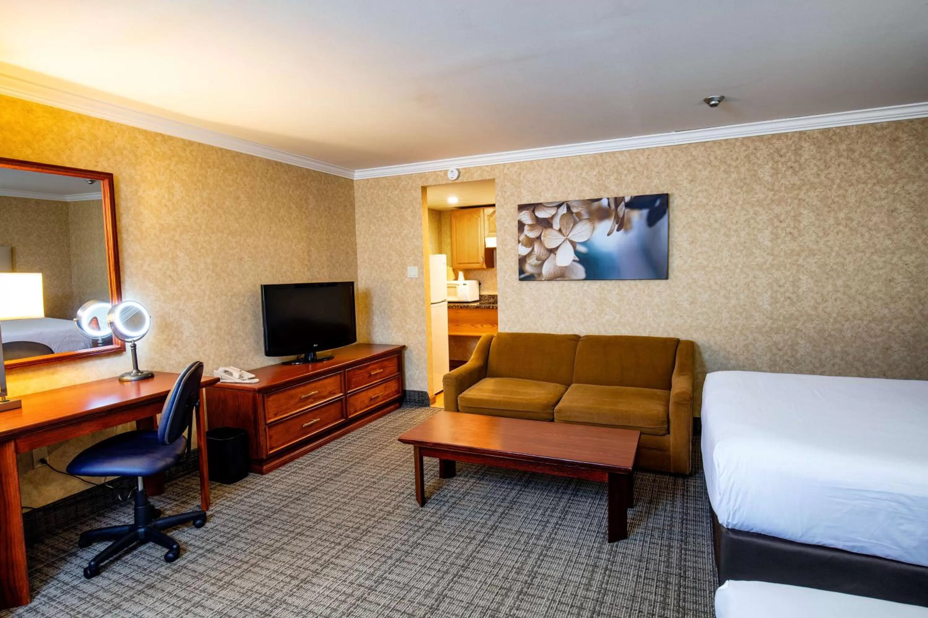 Double Suite with Sofa Bed in Best Western Voyageur Place Hotel