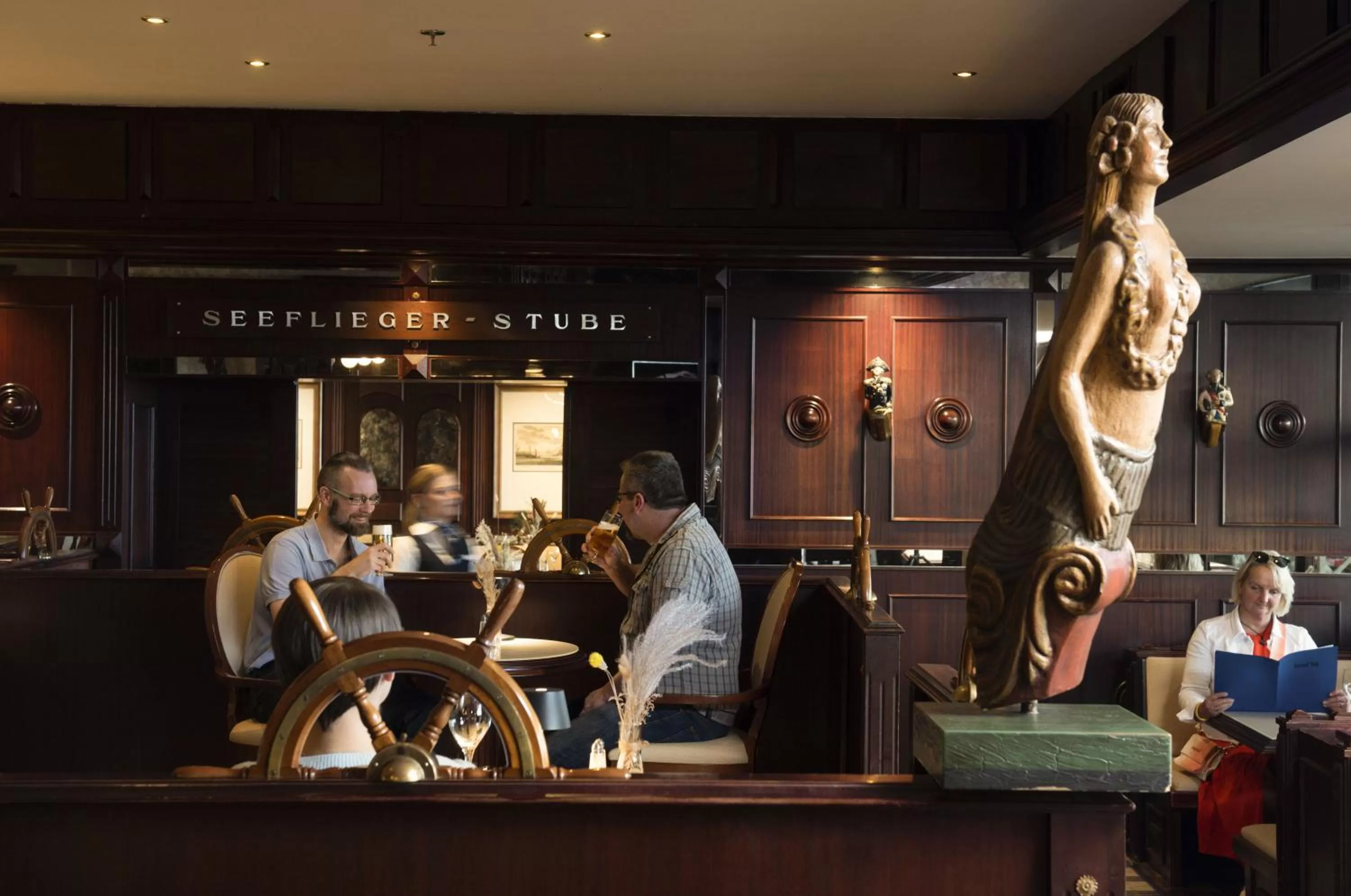 Lounge or bar in Maritim Strandhotel Travemünde