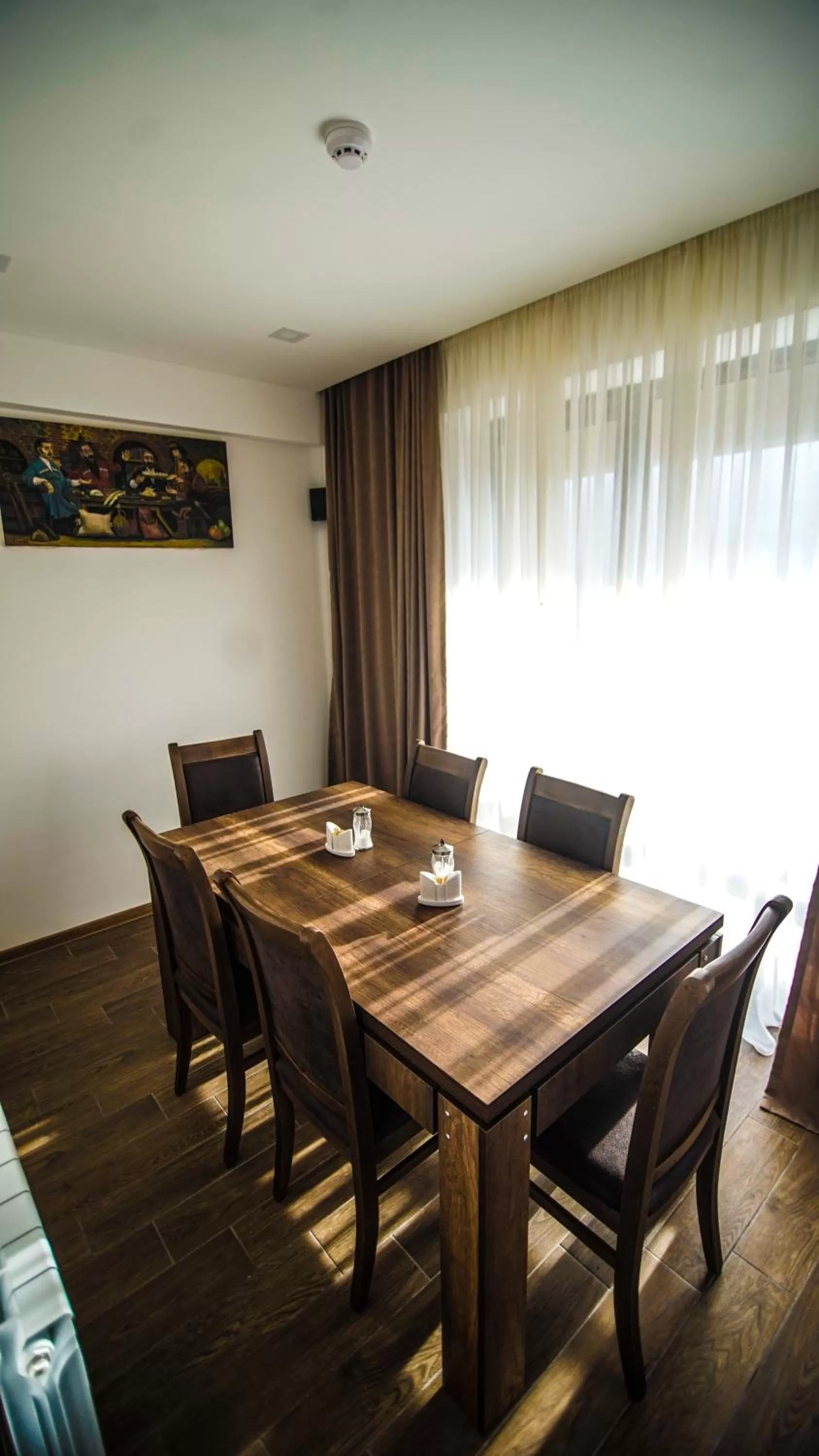 Restaurant/places to eat in Hotel King Tom