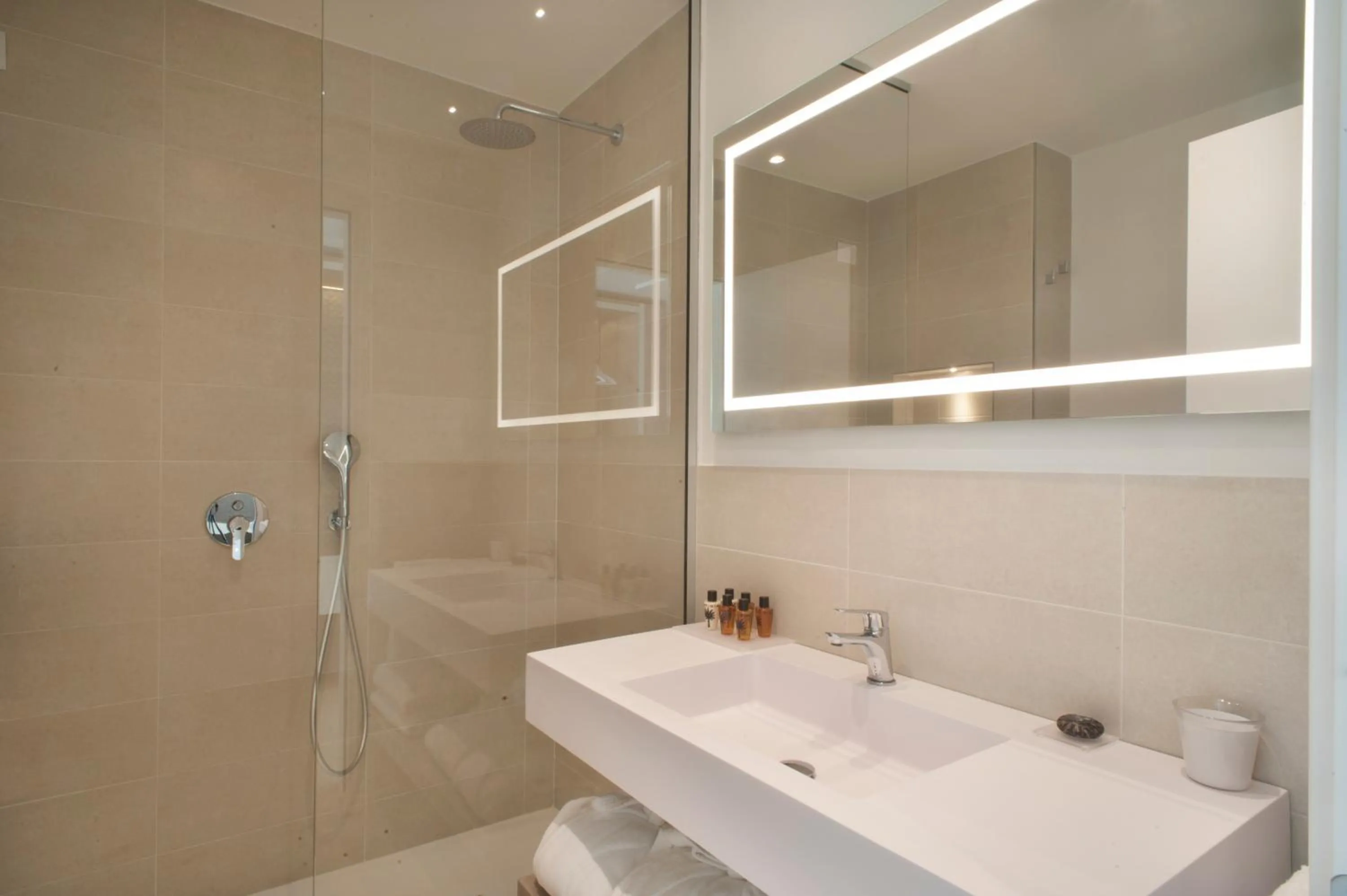 Toilet in Modica Beach Resort