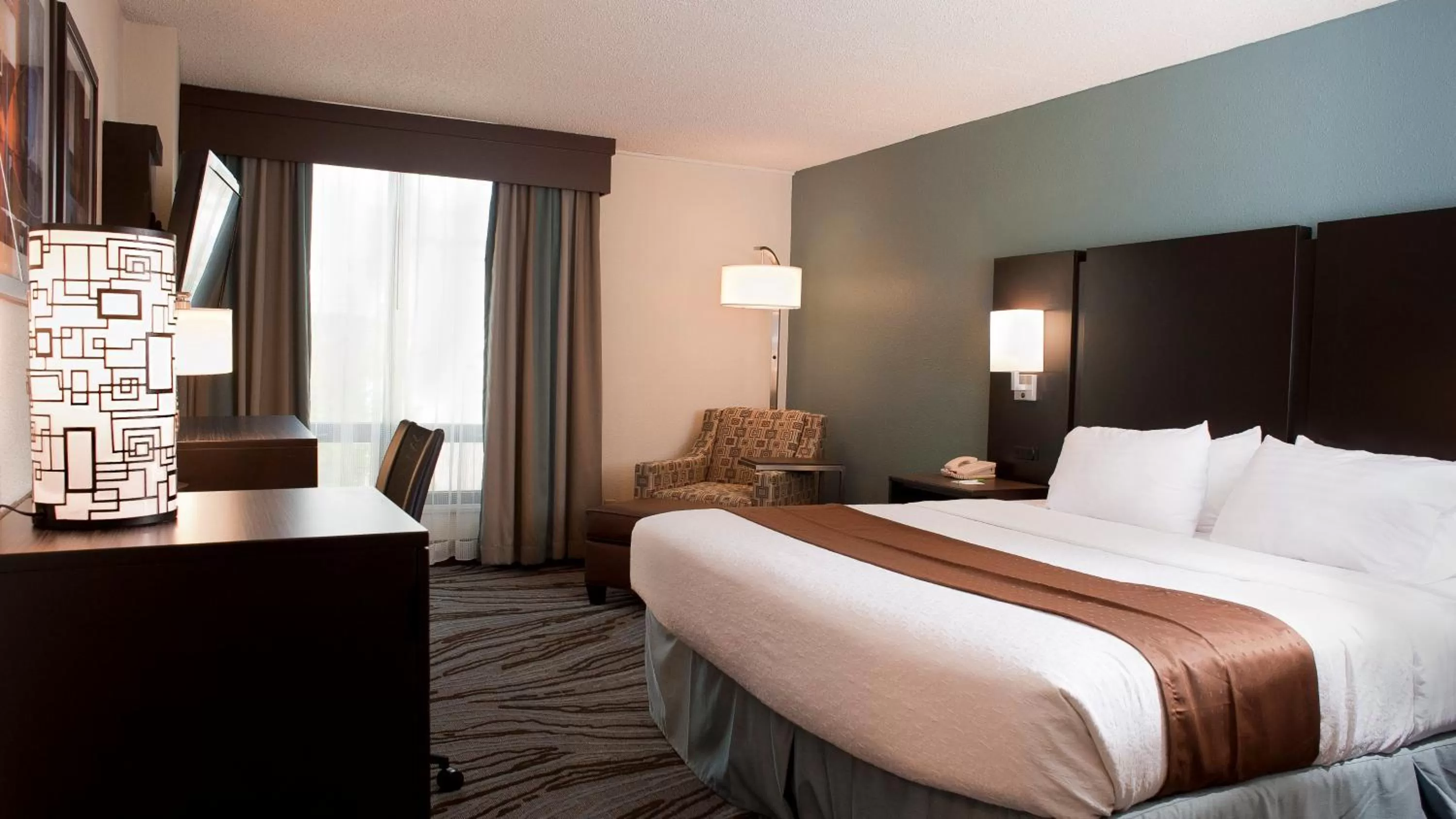 Photo of the whole room, Bed in Holiday Inn Rock Island-Quad Cities by IHG