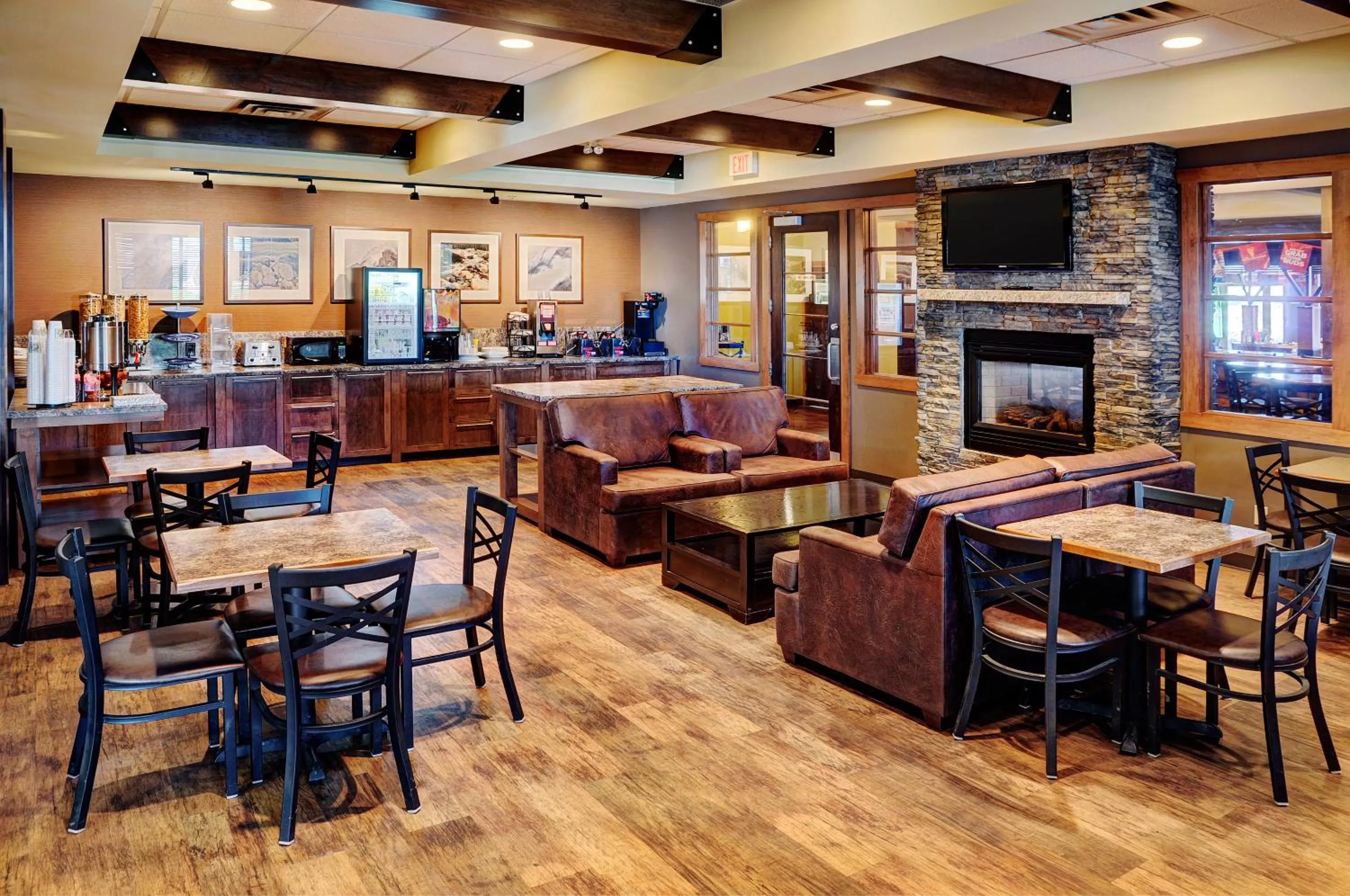 Food and drinks in Lakeview Inns & Suites - Fort Saskatchewan