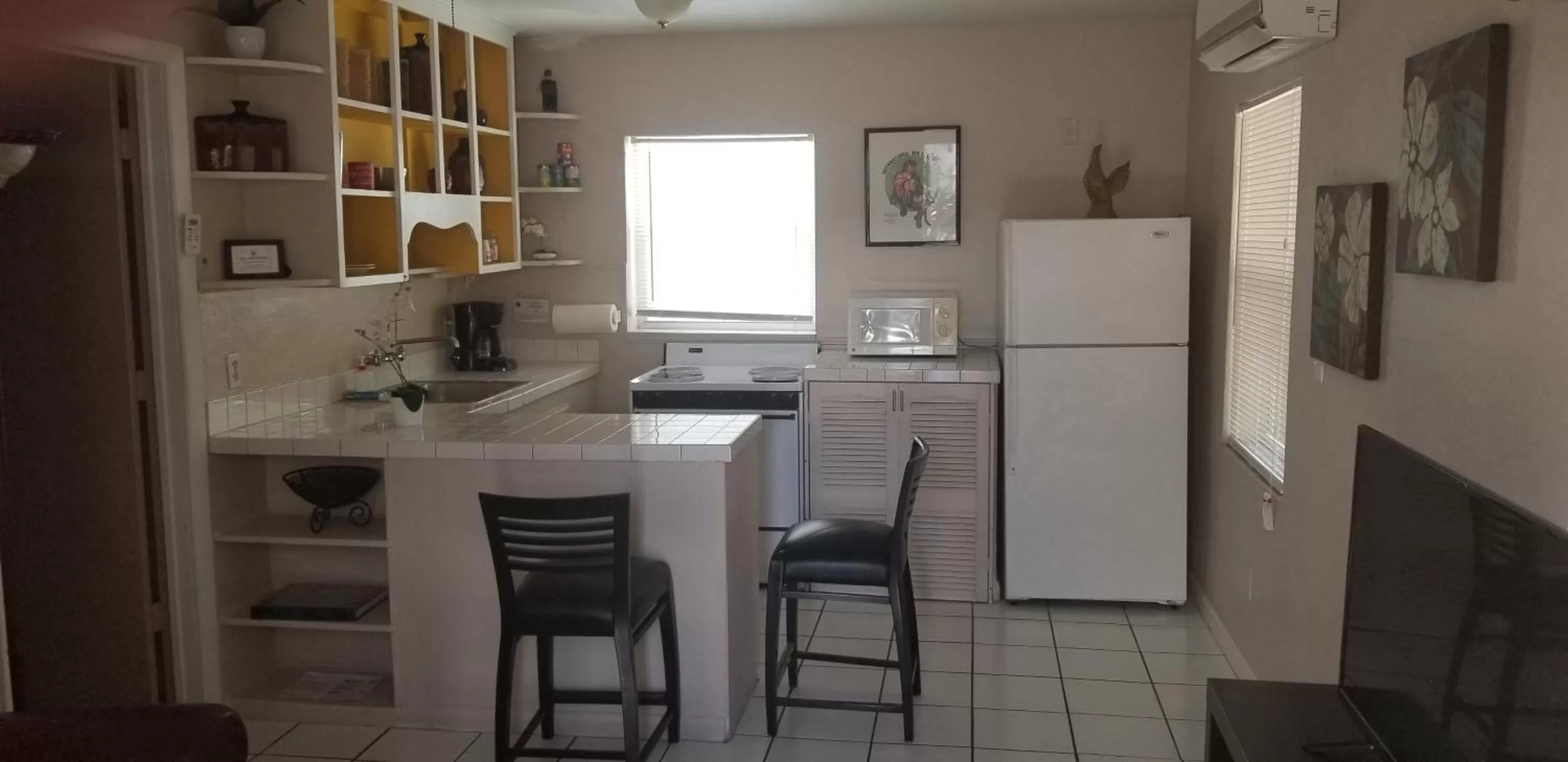 Kitchen or kitchenette in INN LEATHER GUEST HOUSE-GAY MALE ONLY