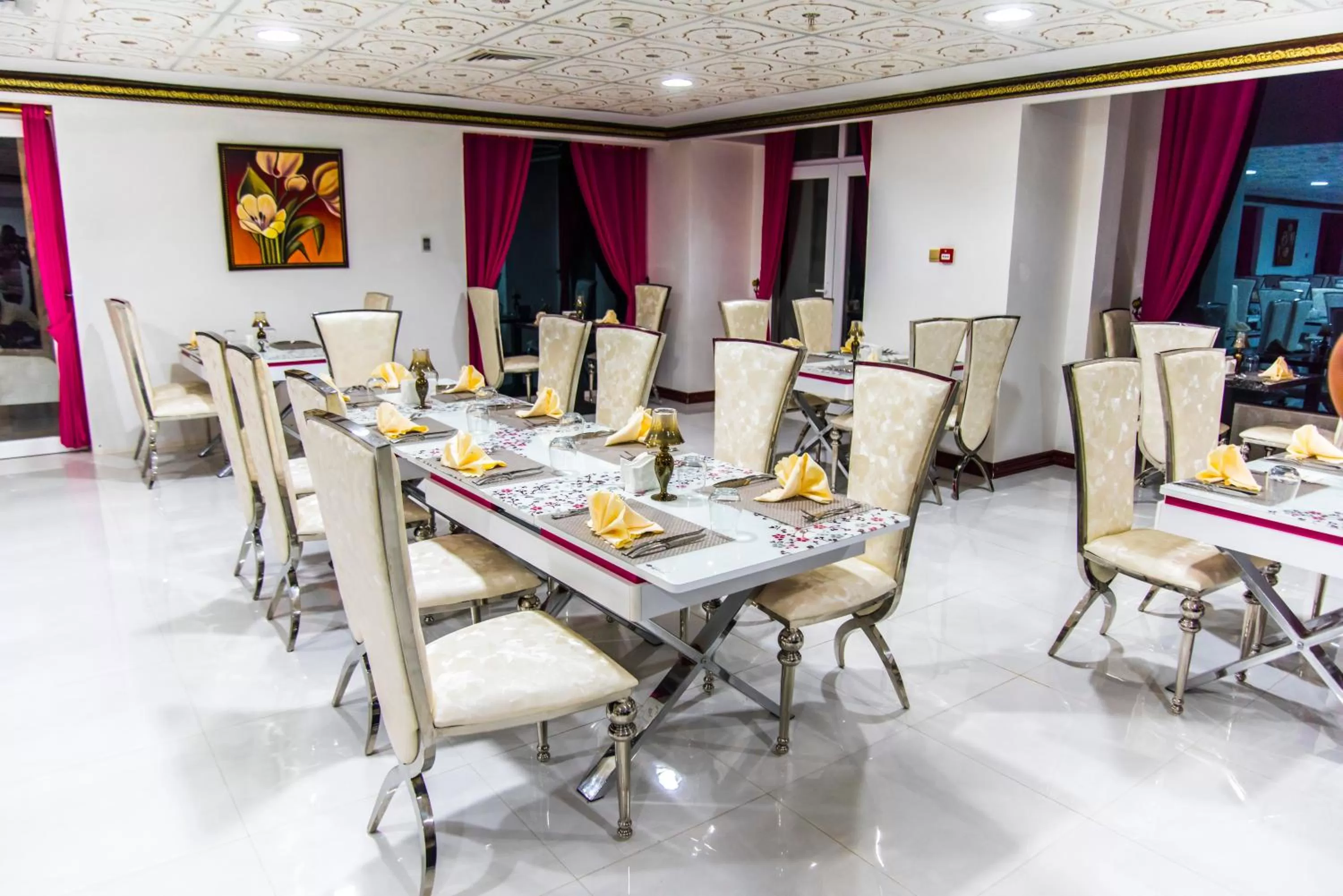 Restaurant/places to eat in Madinat Al Bahr Business & Spa Hotel