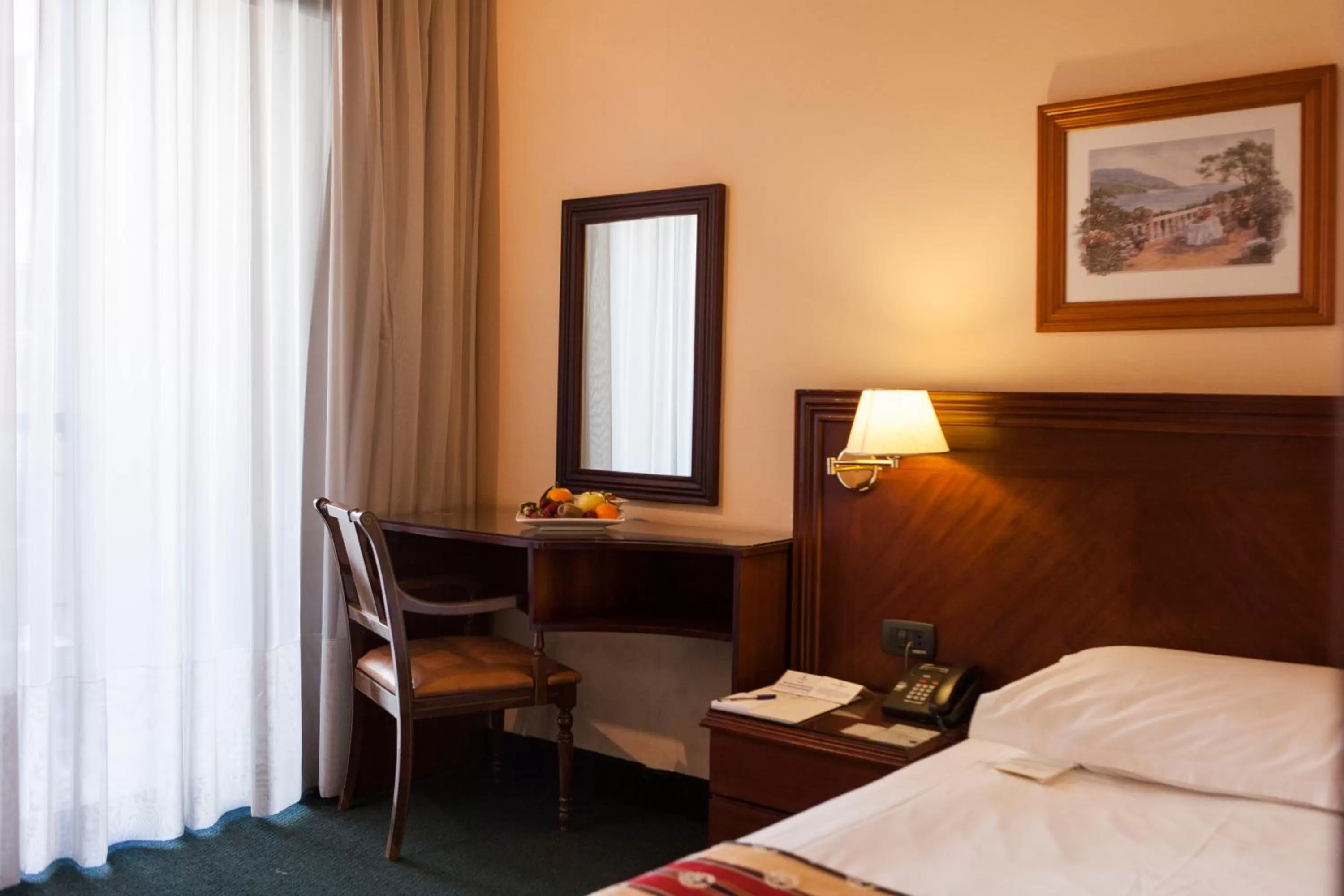 Bedroom, Bed in The Mayflower Hotel