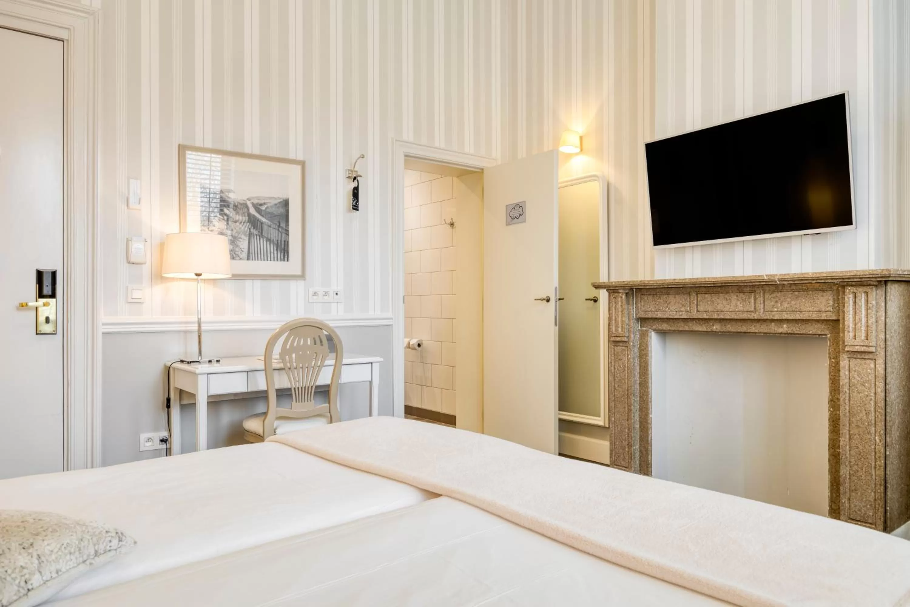 Bedroom, Bed in Hotel Made In Louise