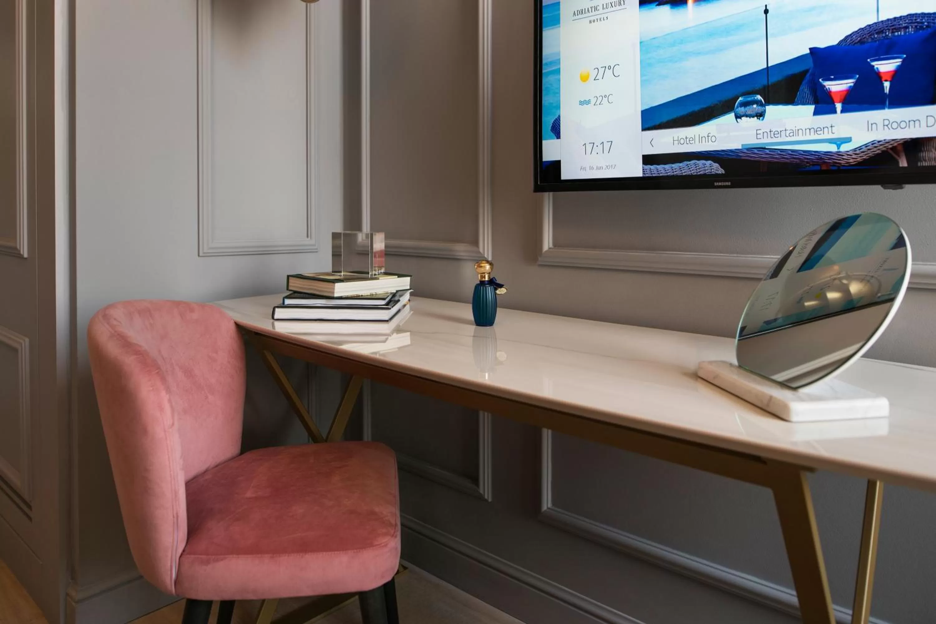 TV and multimedia in Hotel Excelsior