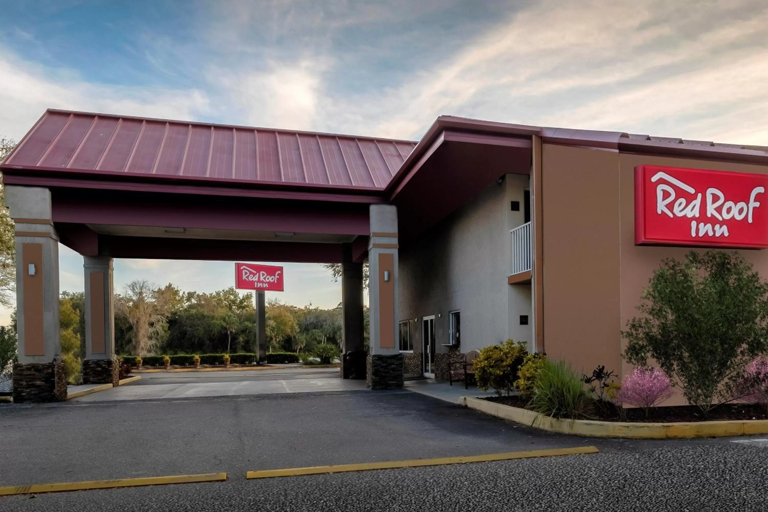 Property building in Red Roof Inn Ellenton - Bradenton NE