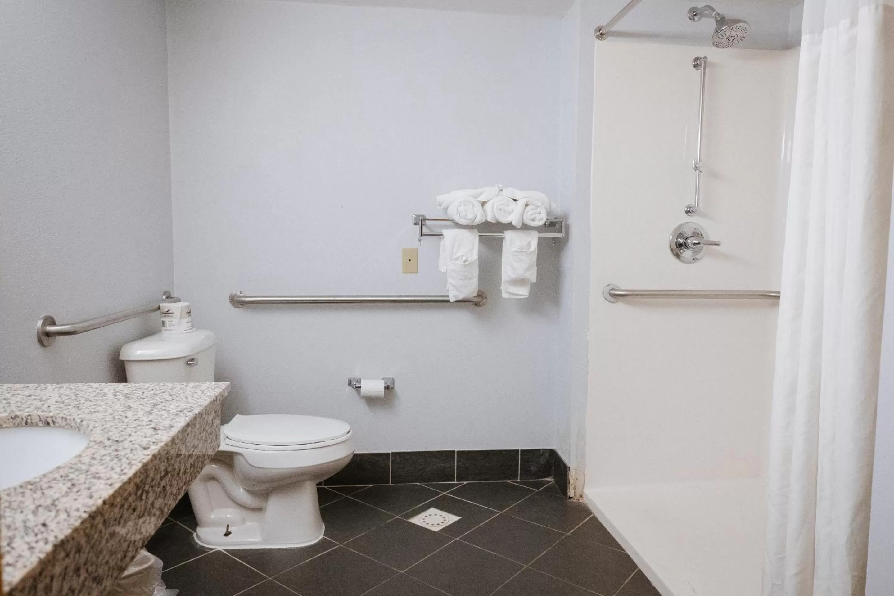 Public Bath in Envi Boutique Hotel Henderson-Evansville South