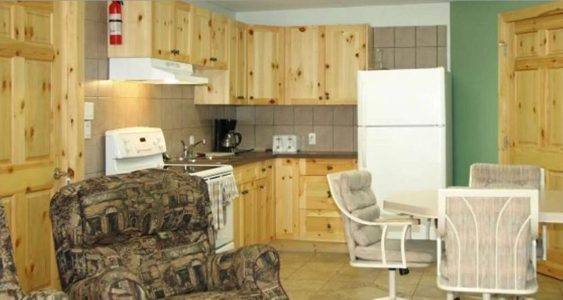 Kitchen or kitchenette in York Creek Bed & Breakfast
