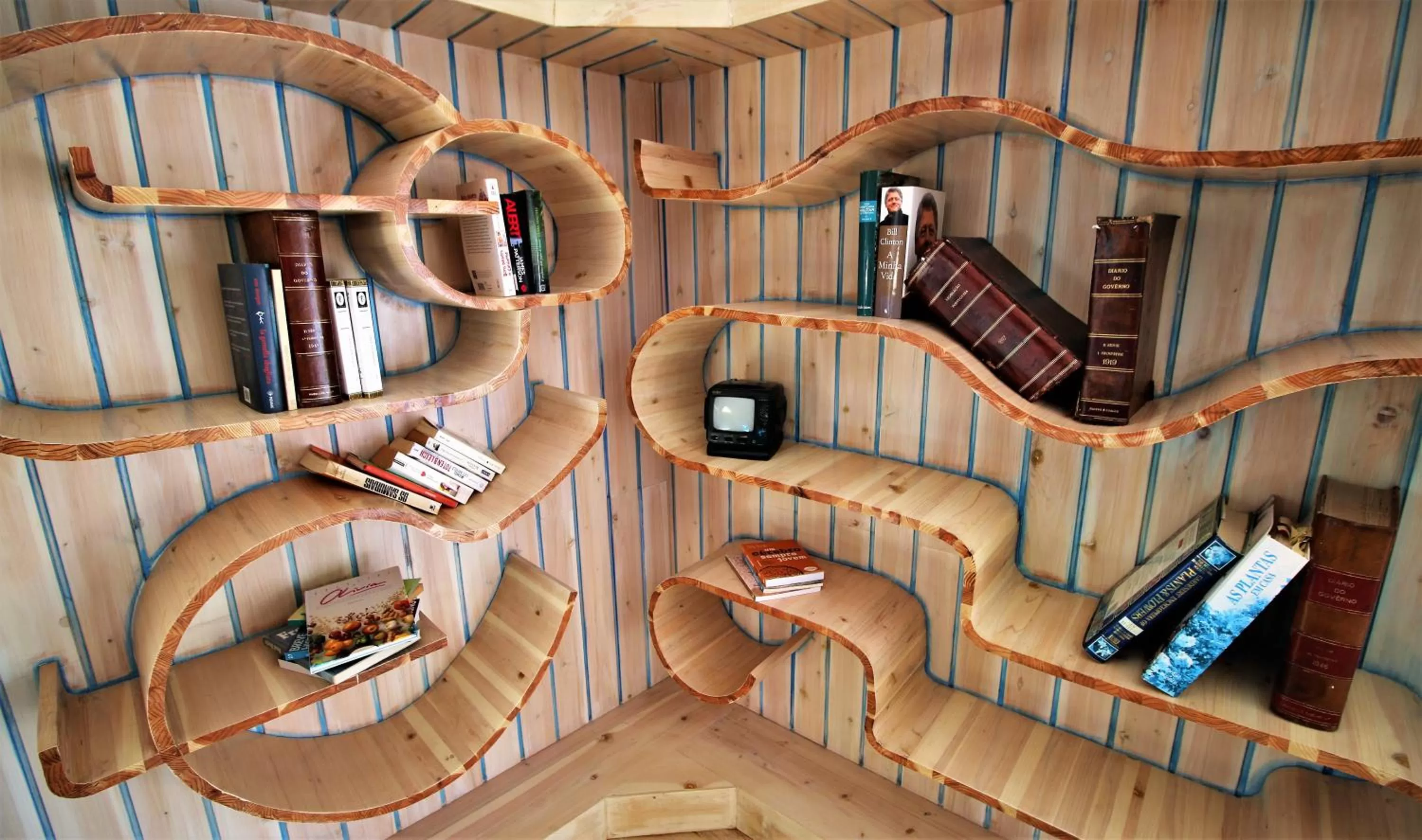 Communal lounge/ TV room in Authentic Tavira Hotel