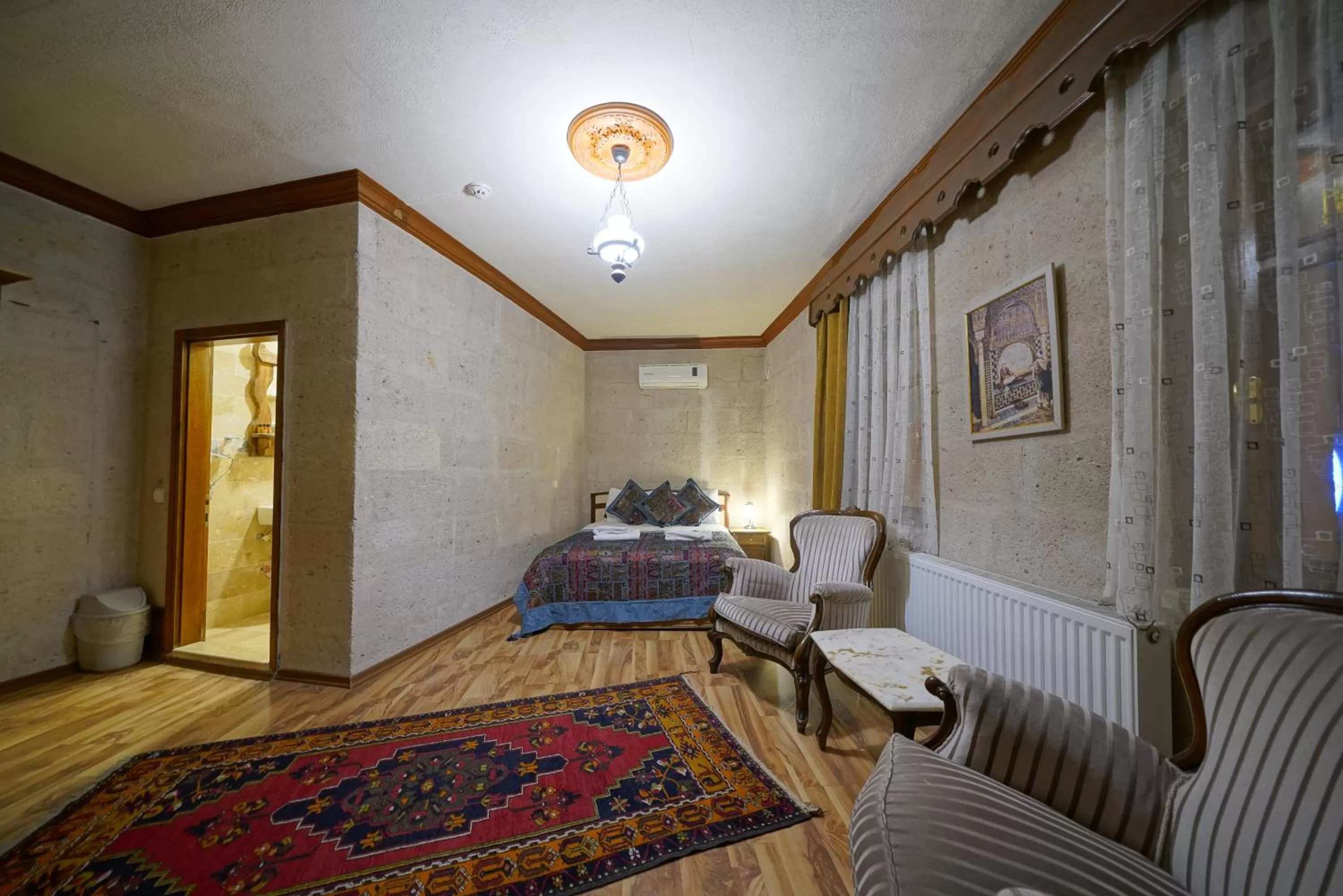 Photo of the whole room, Bed in Arch Palace