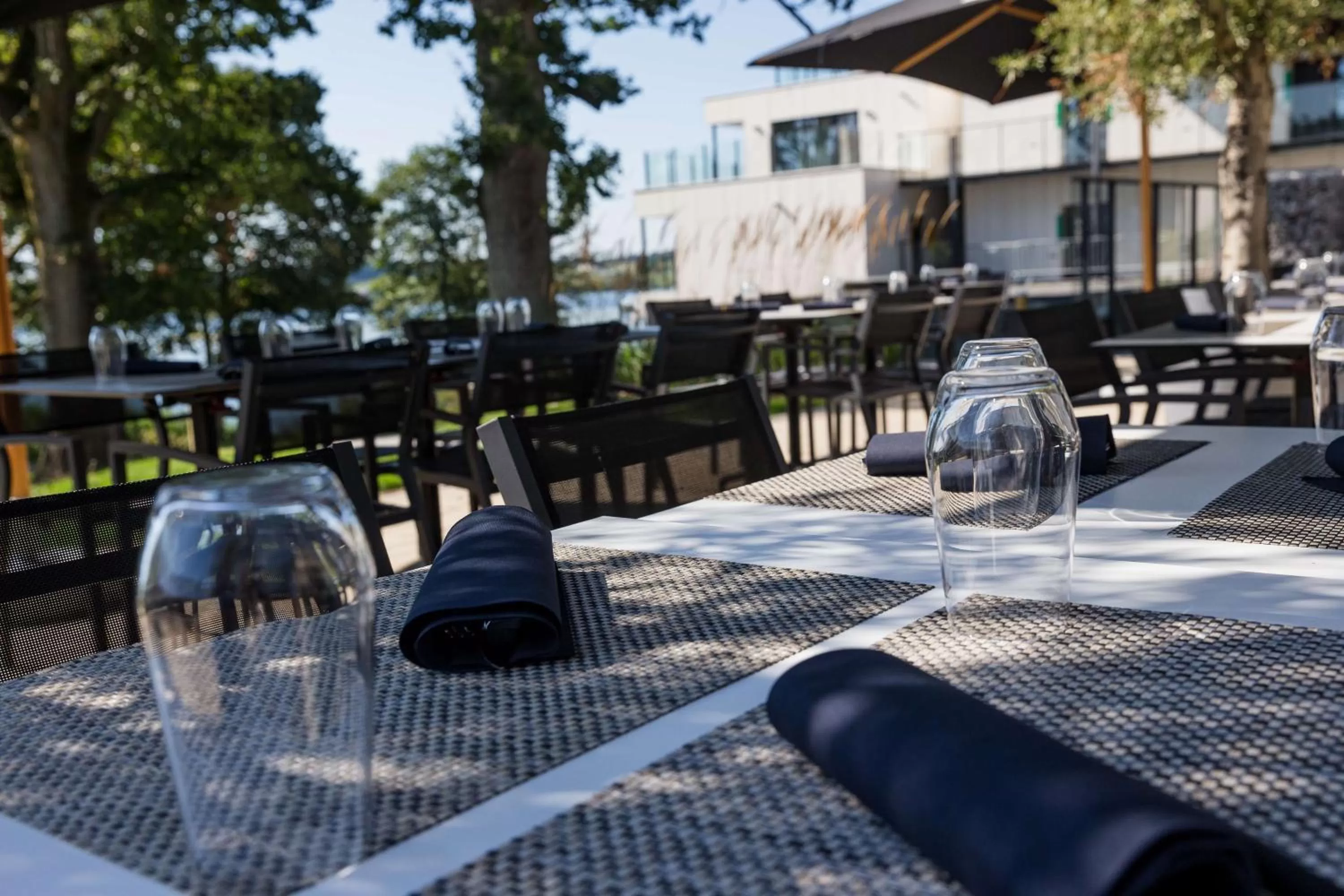 Restaurant/places to eat in Golden Lakes Hotel