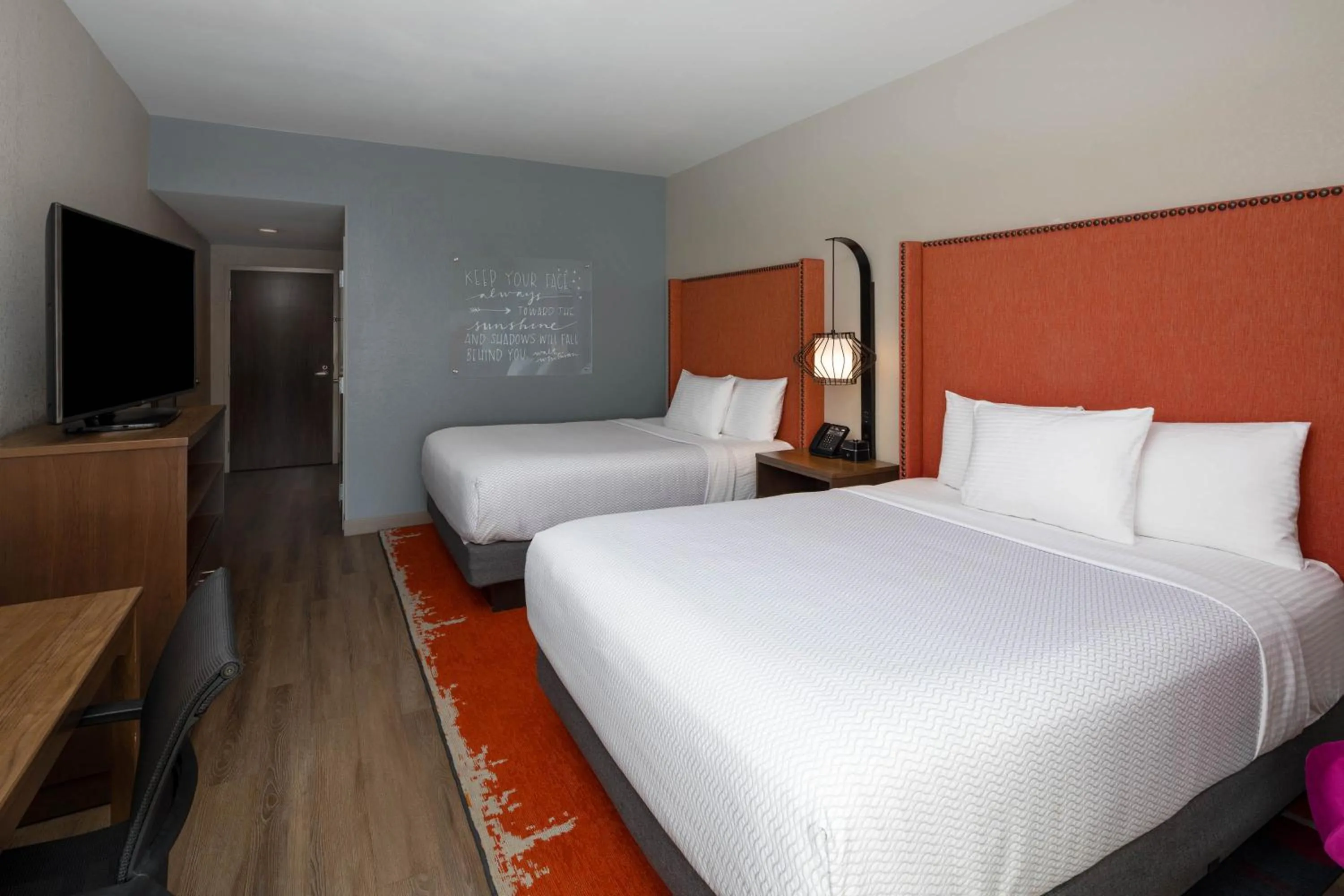 Photo of the whole room, Bed in La Quinta Inn & Suites by Wyndham Perry